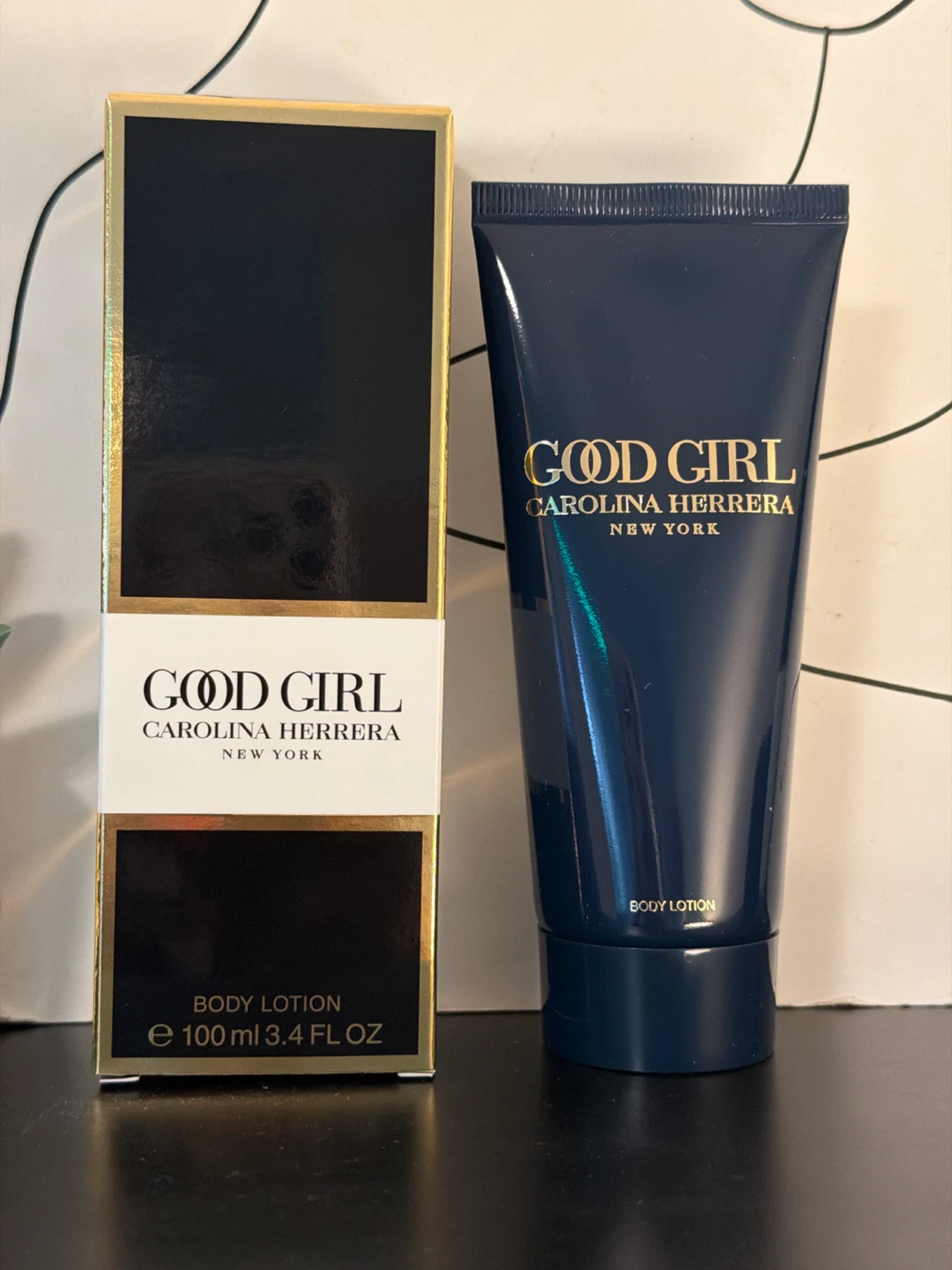 🏈 Carolina Herrera Good Girl Body Lotion 100ml