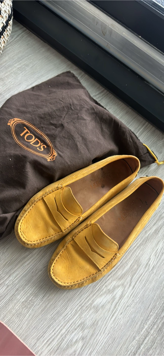 Tod's Yellow suede Loafers