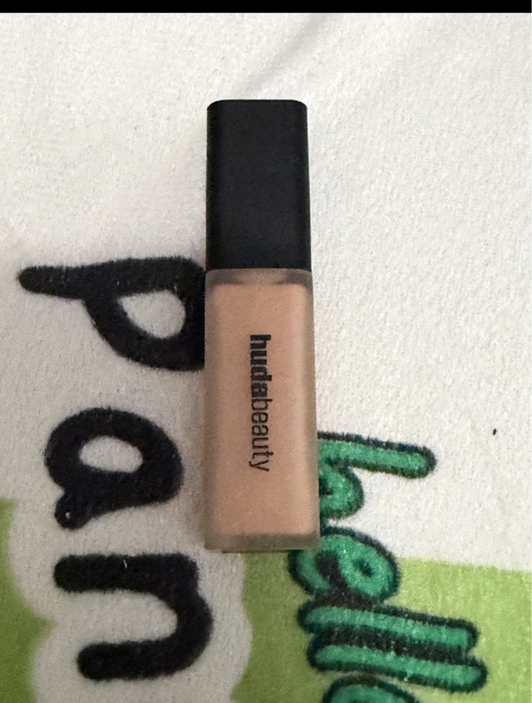 Huda Beauty Concealer 🏈
