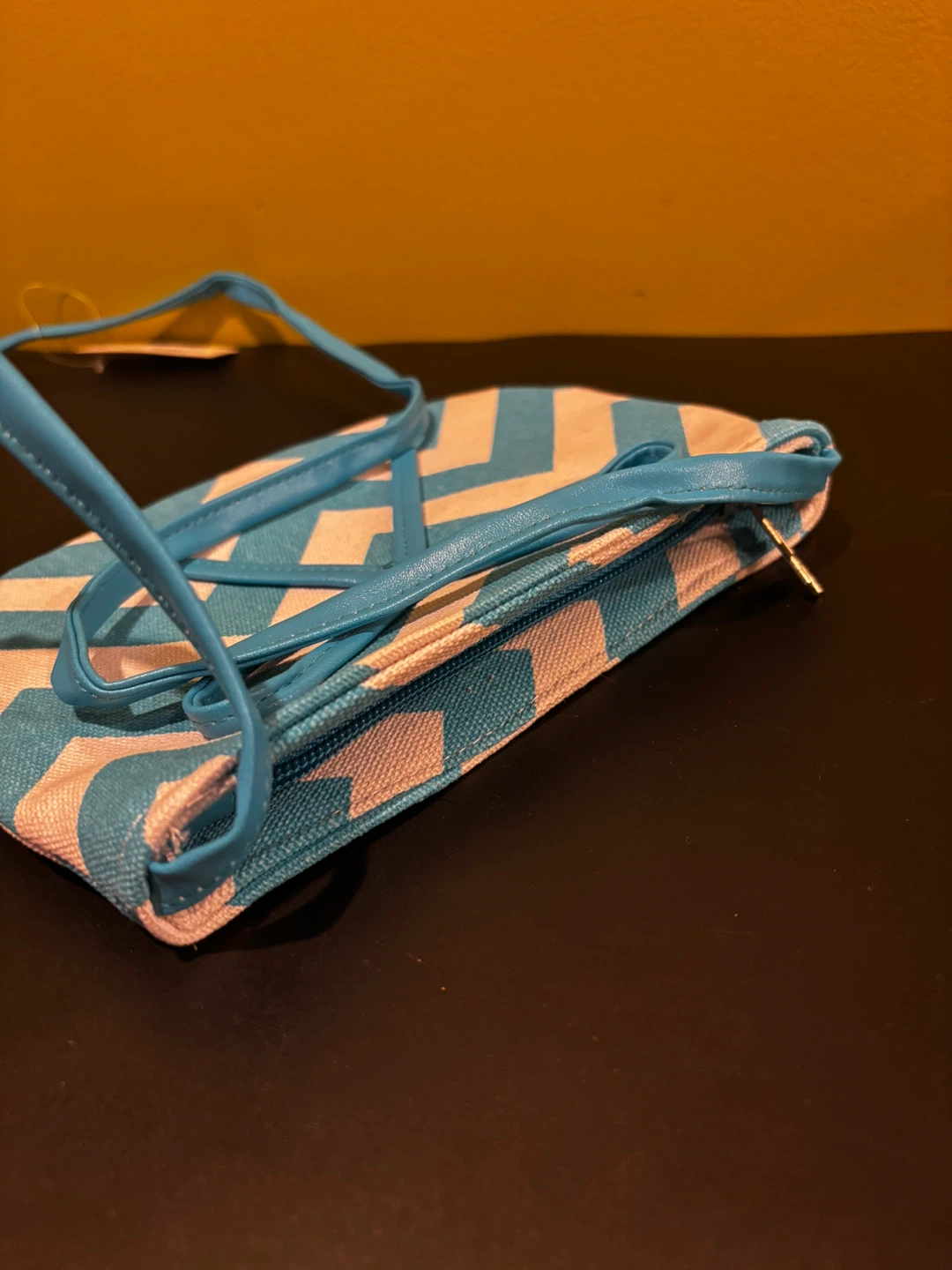 J-Luxury chevron pattern blue and white handbag - photo 3