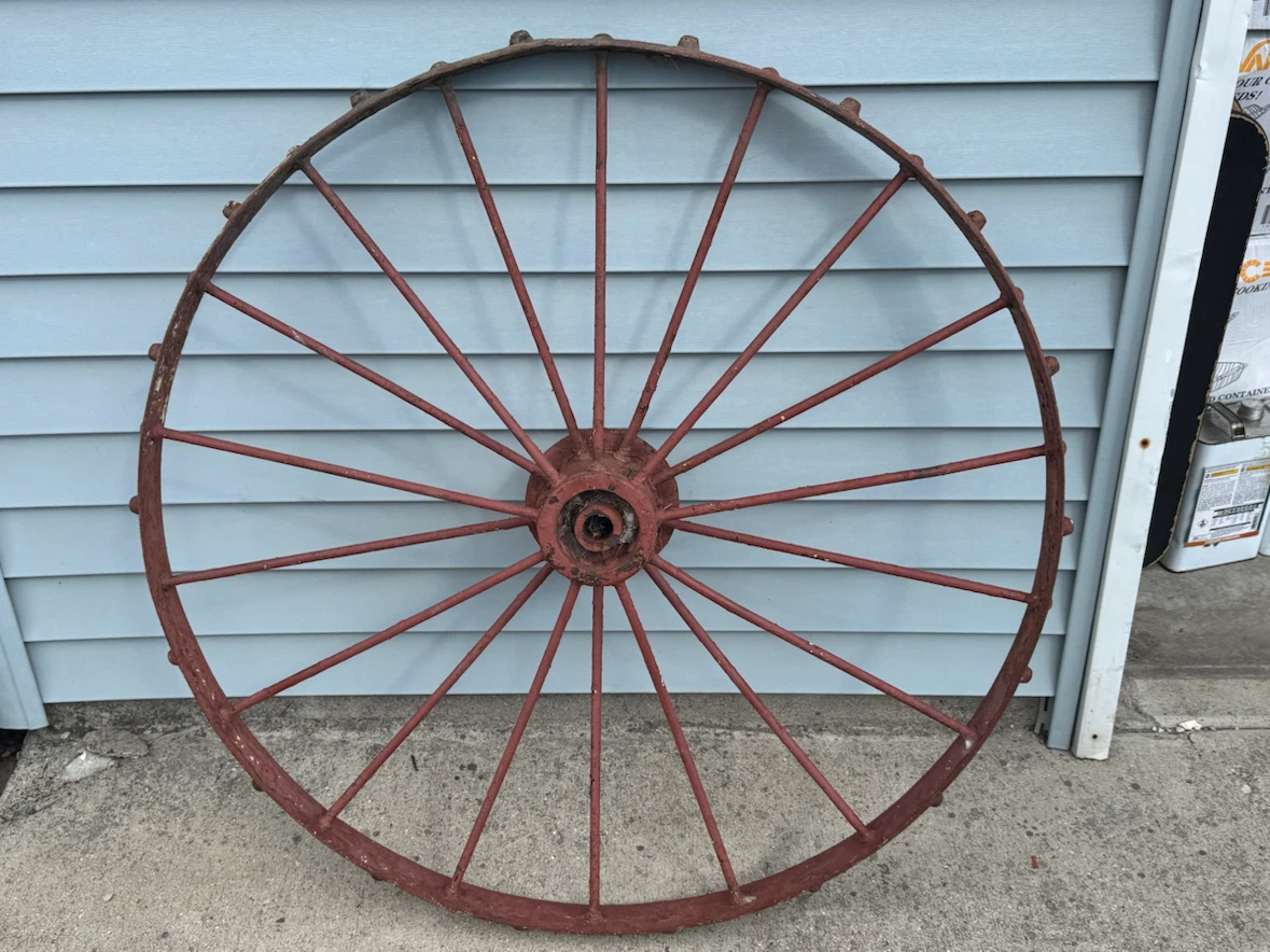 🏈 Vintage Metal Wagon Wheel