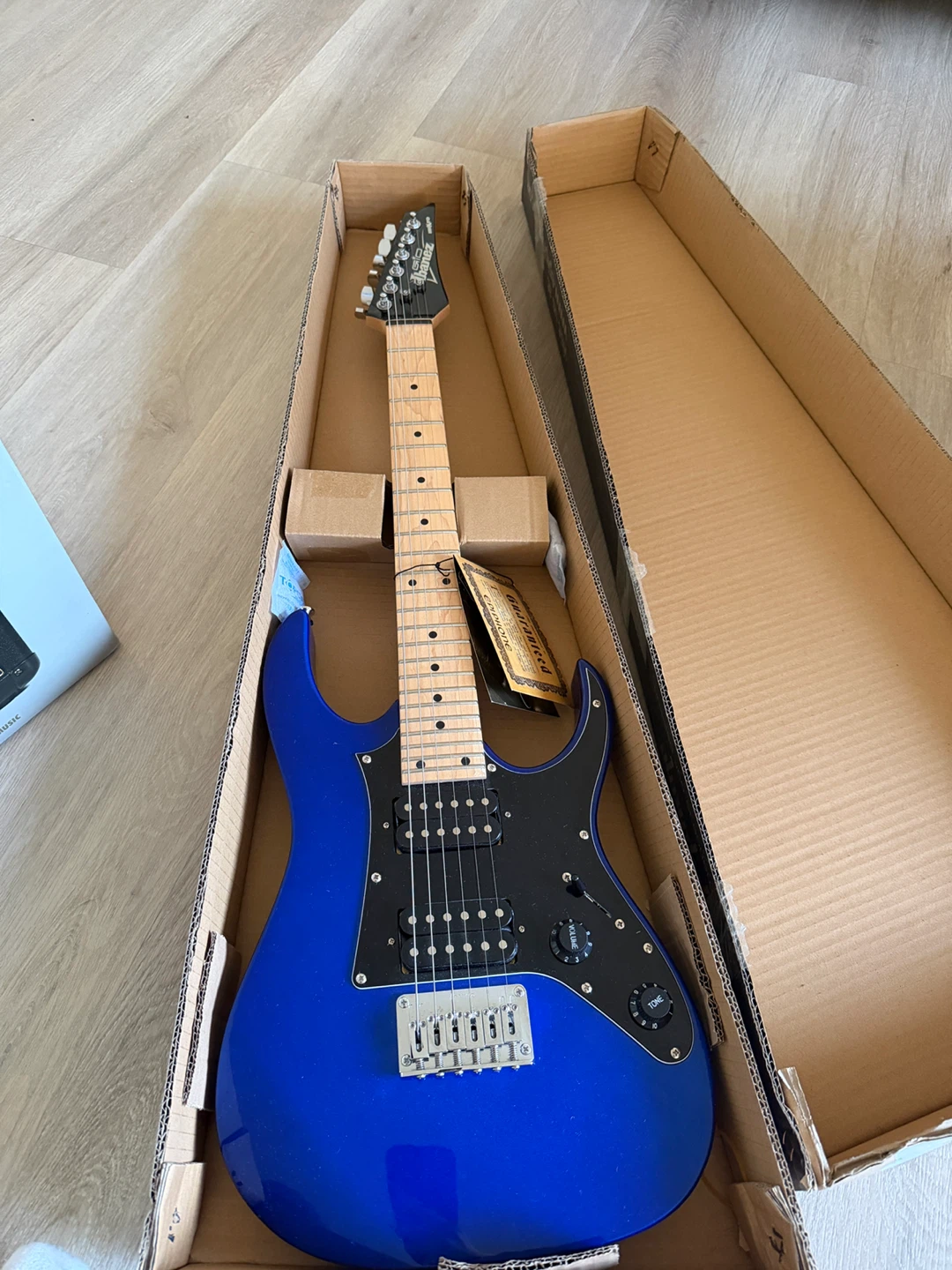 Ibanez GIO Electric Guitar with Marshall MG10 Amplifier - photo 4