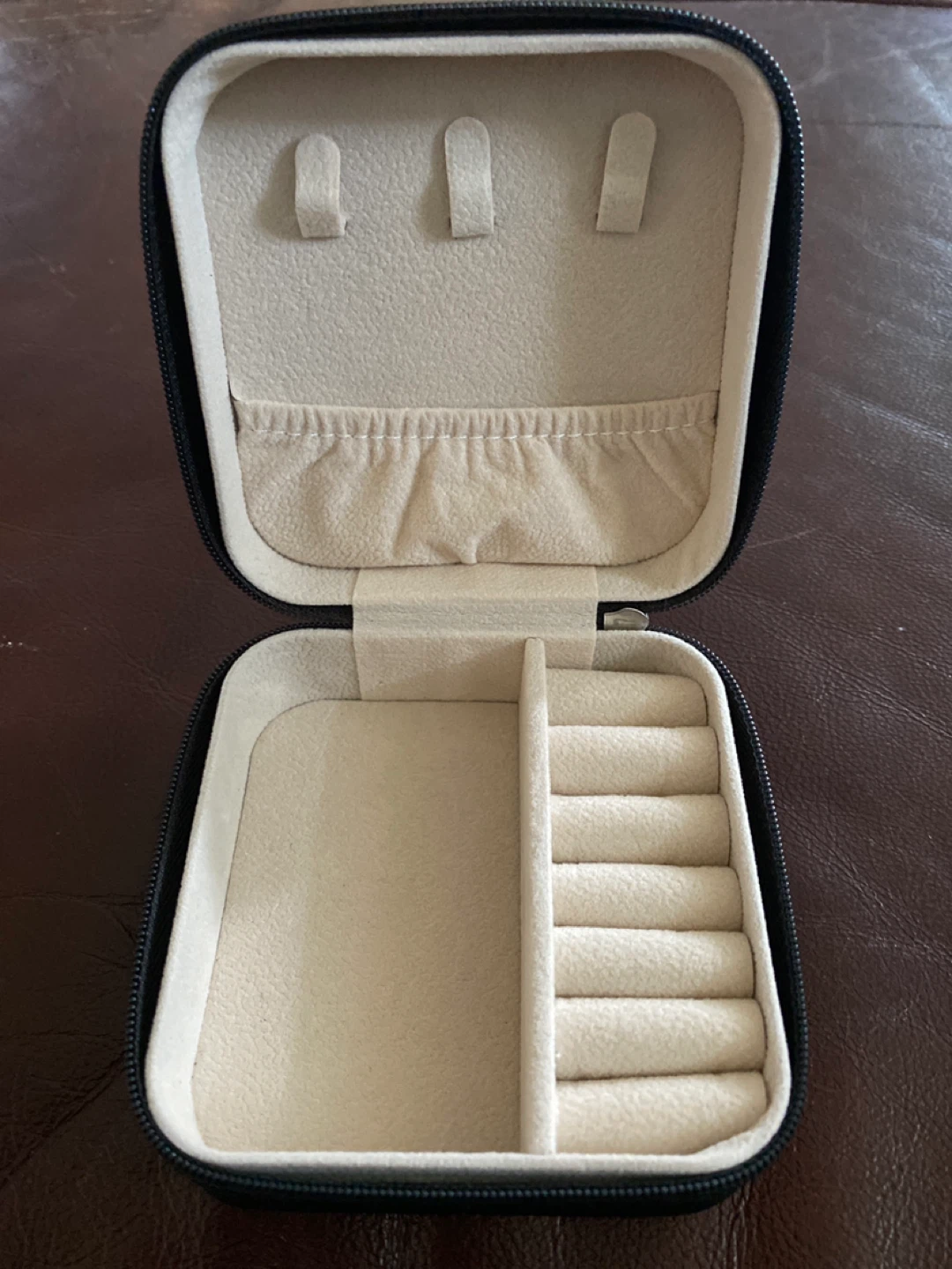 Jewelry case 🏈
