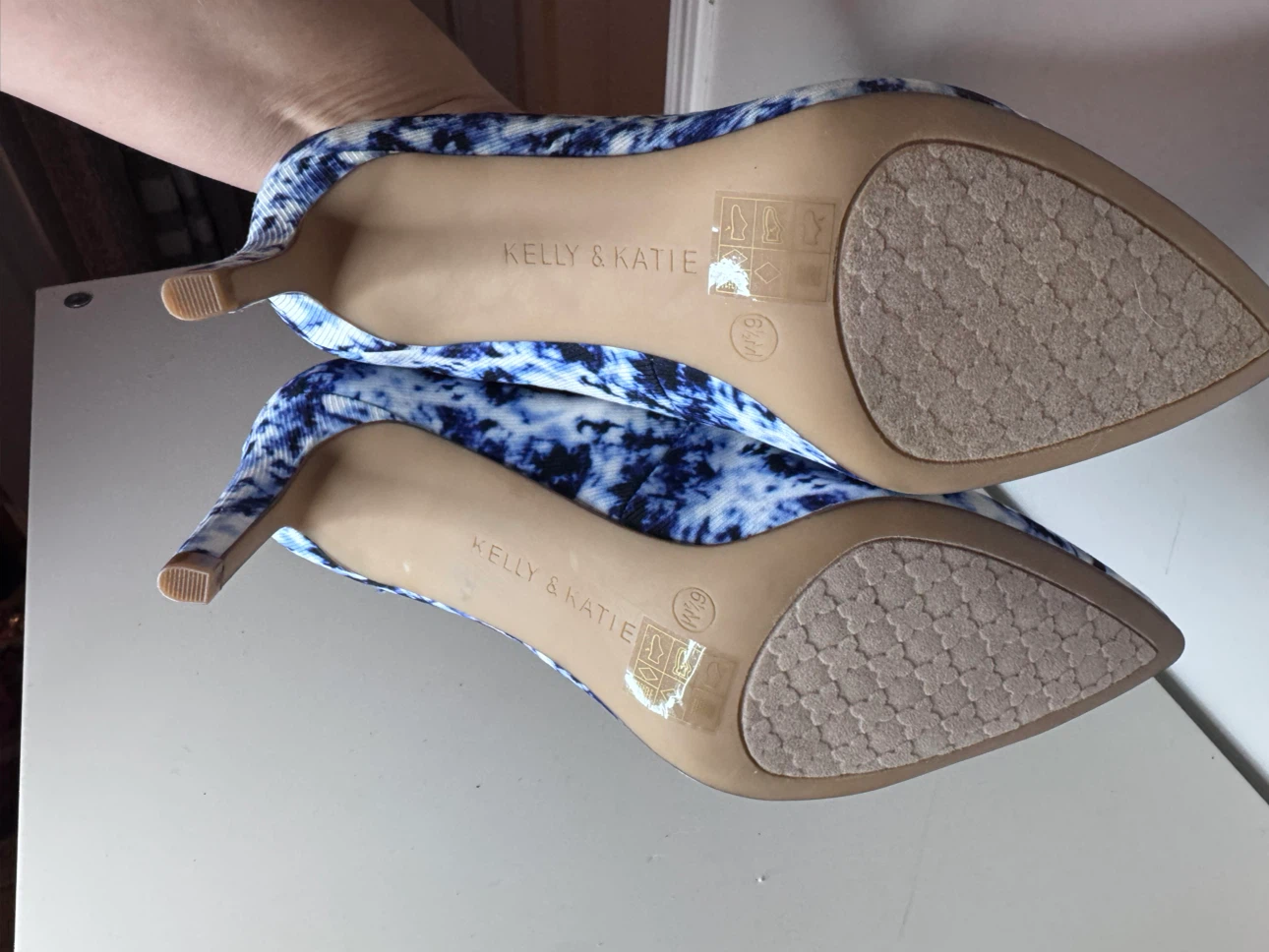 Kelly & Katie Blue Tie-Dye Pumps Size 6.5M - photo 4