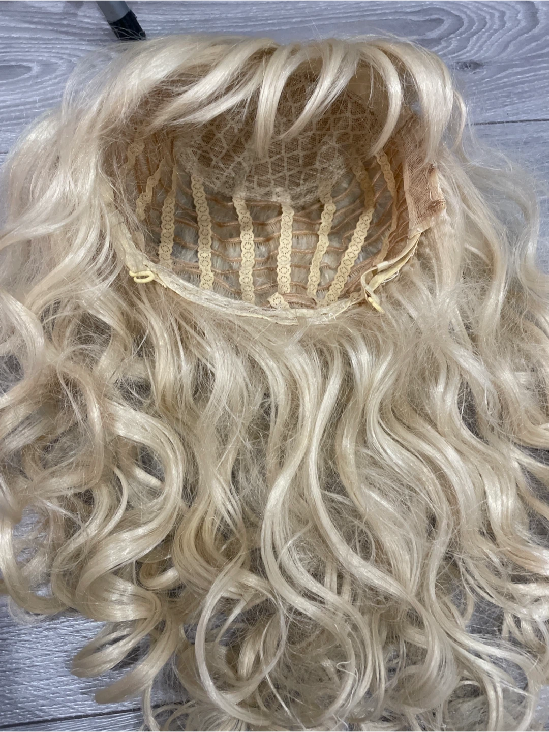 🏈 Long Curly Blonde Synthetic Wig - photo 2