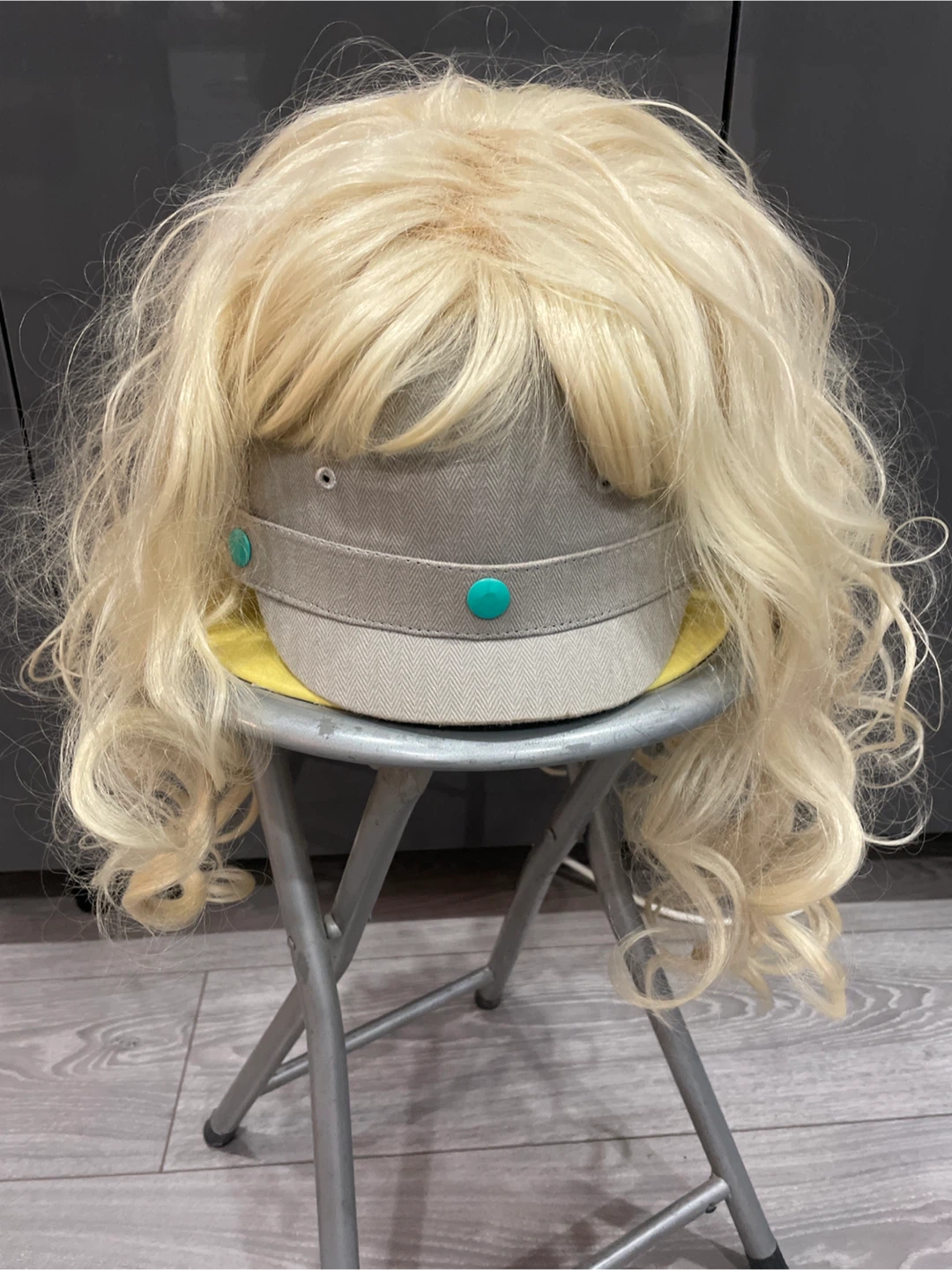 🏈 Long Curly Blonde Synthetic Wig - photo 3