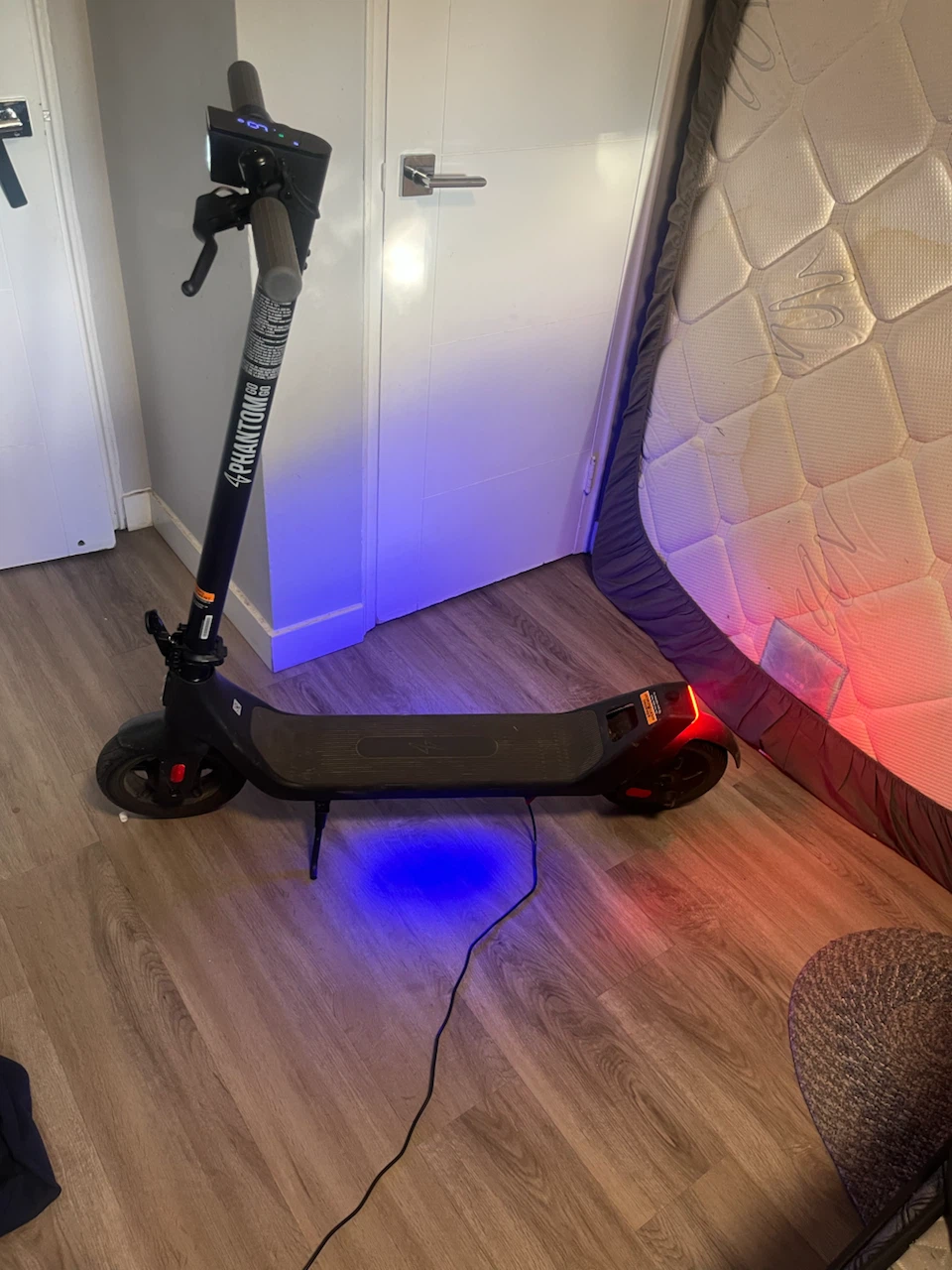 Apollo Phantom Go Electric Scooter - photo 2