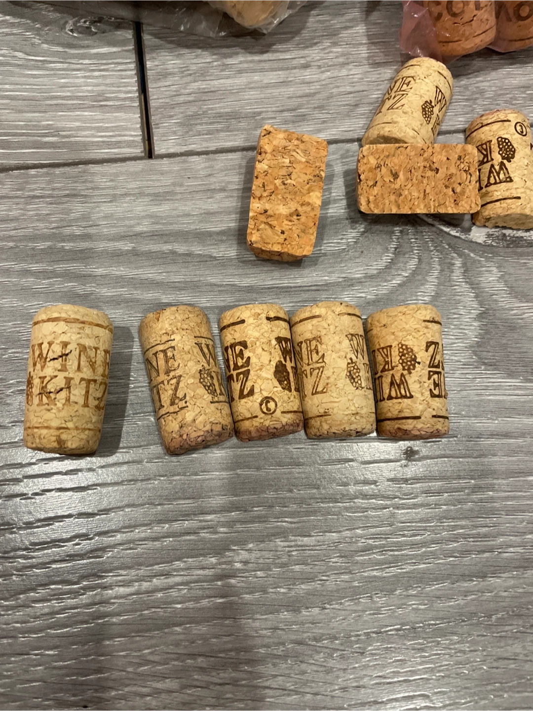 🏈 Unused Wine Corks - photo 2