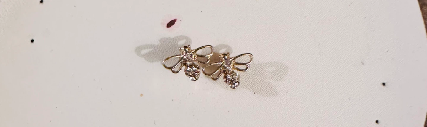 🏈 Bee-shaped Stud Earrings