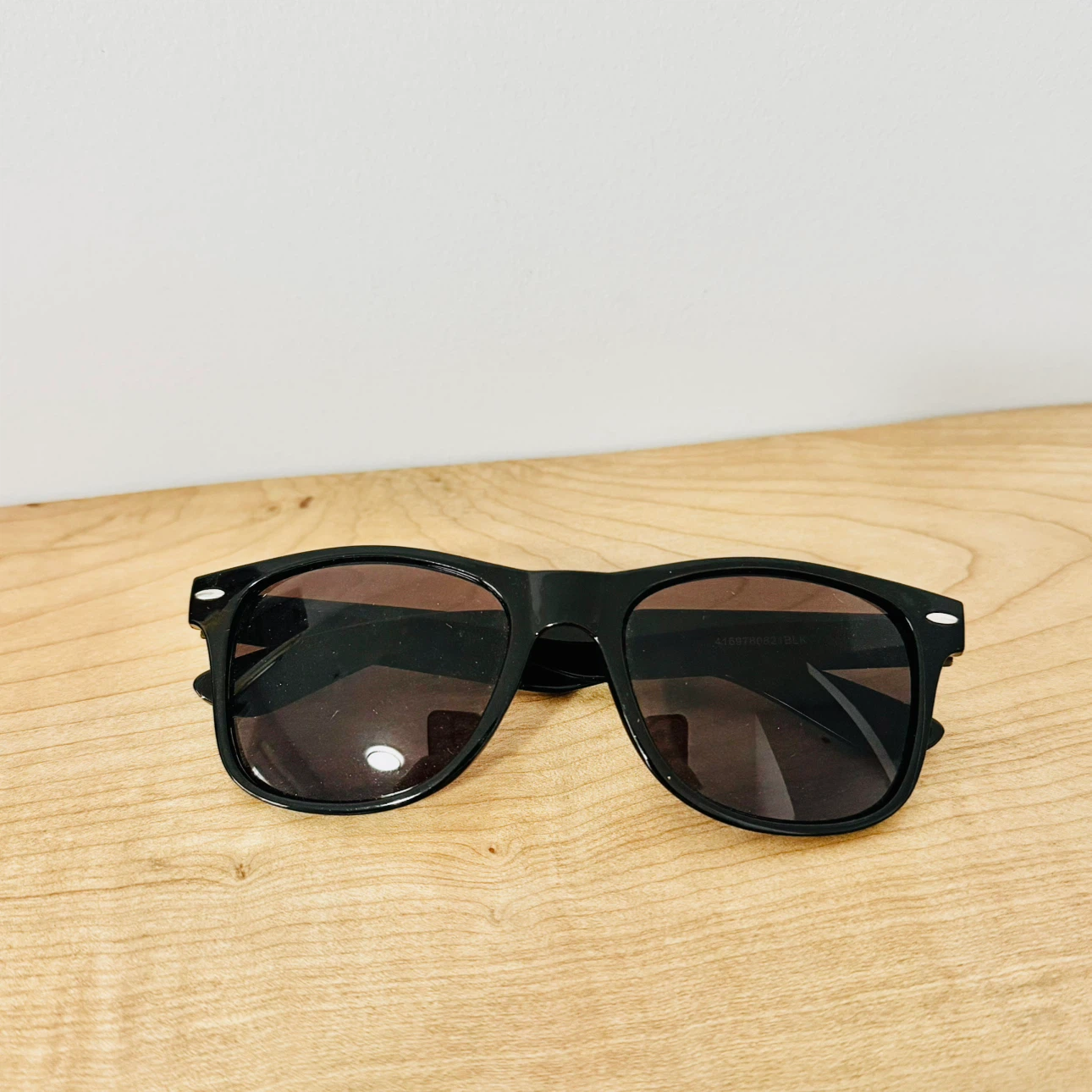 Classic black sunglasses 🏈 - photo 3