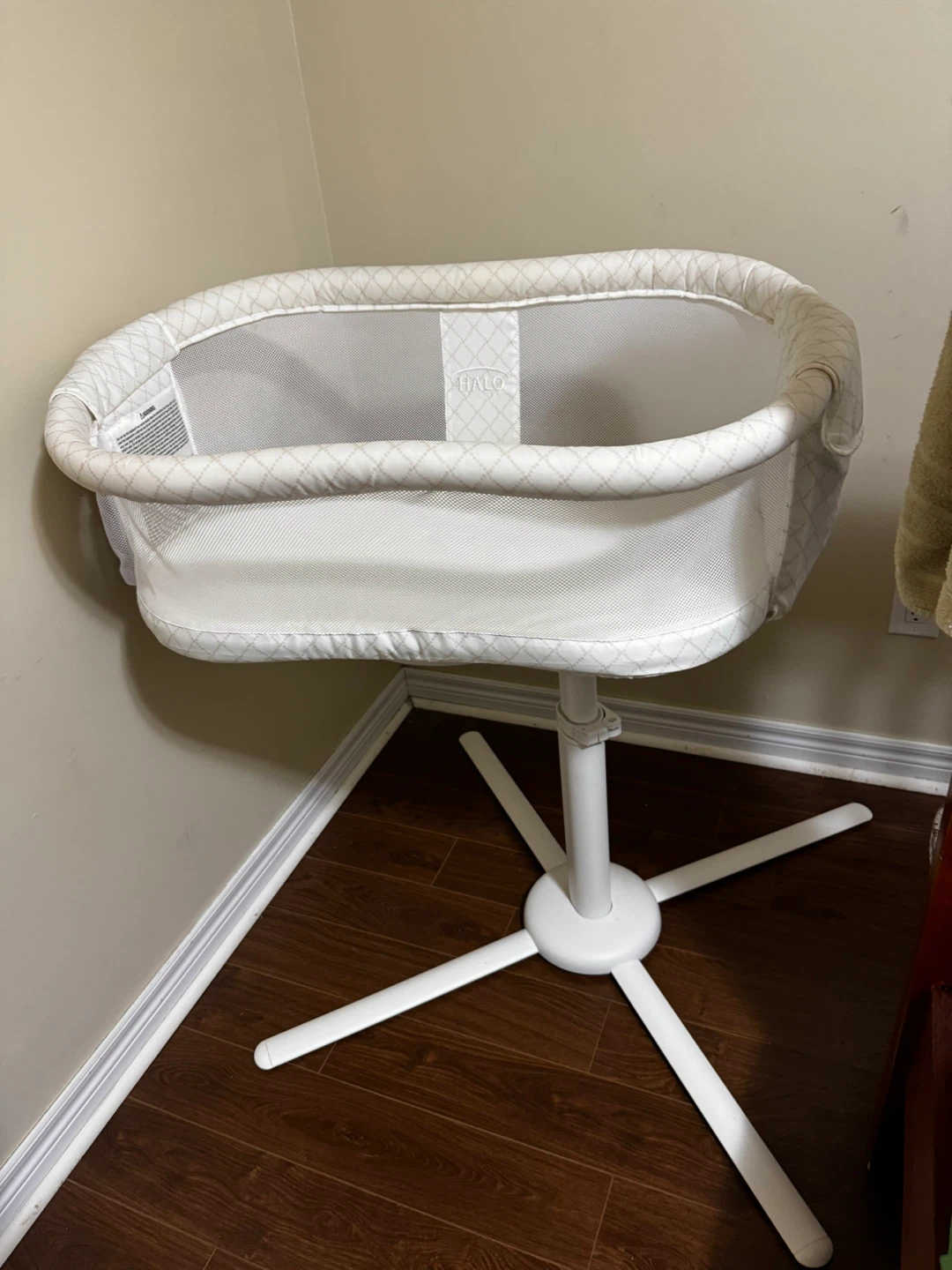 BassiNest (brand halo) Swivel Sleeper