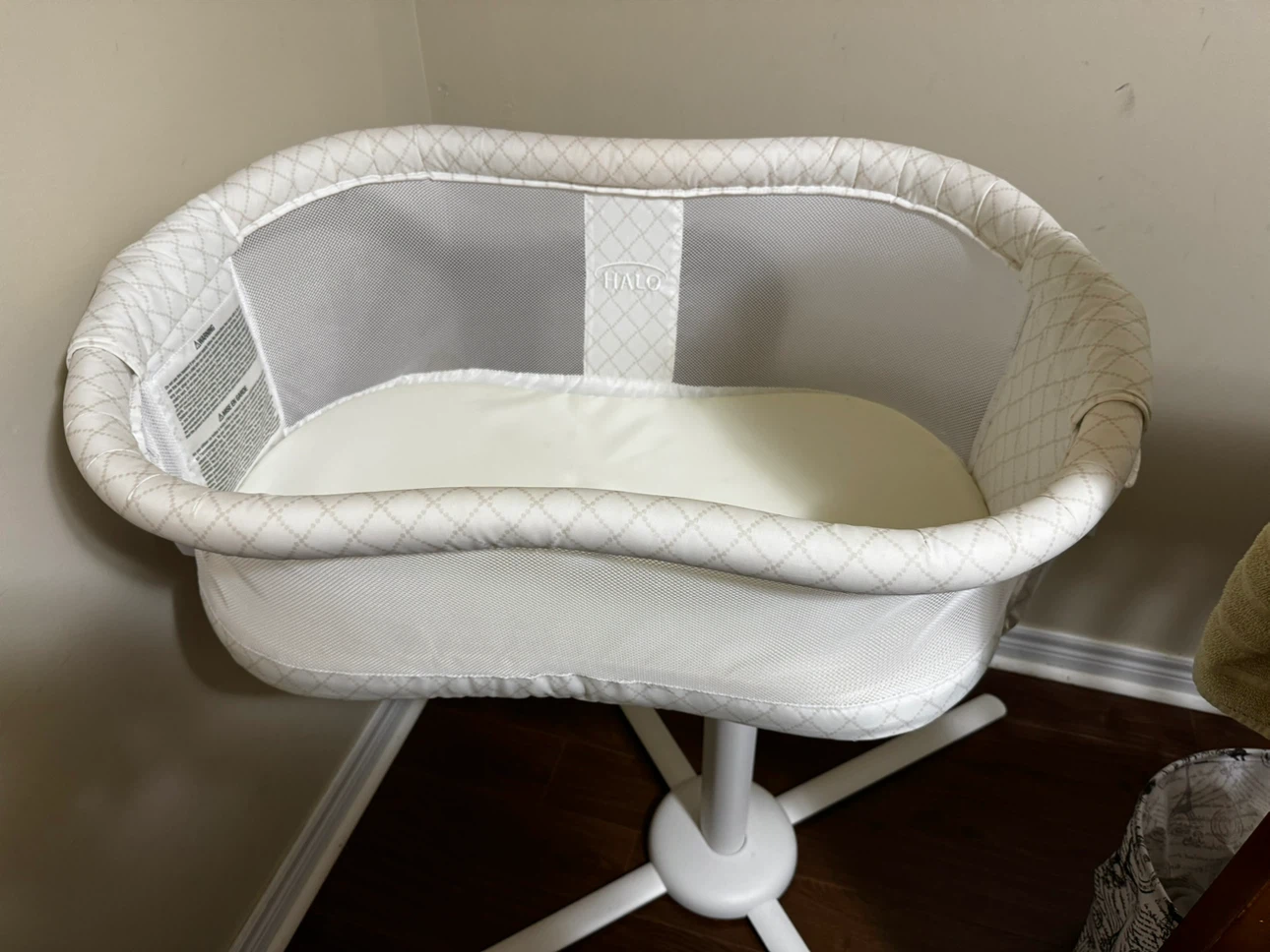 BassiNest (brand halo) Swivel Sleeper - photo 3
