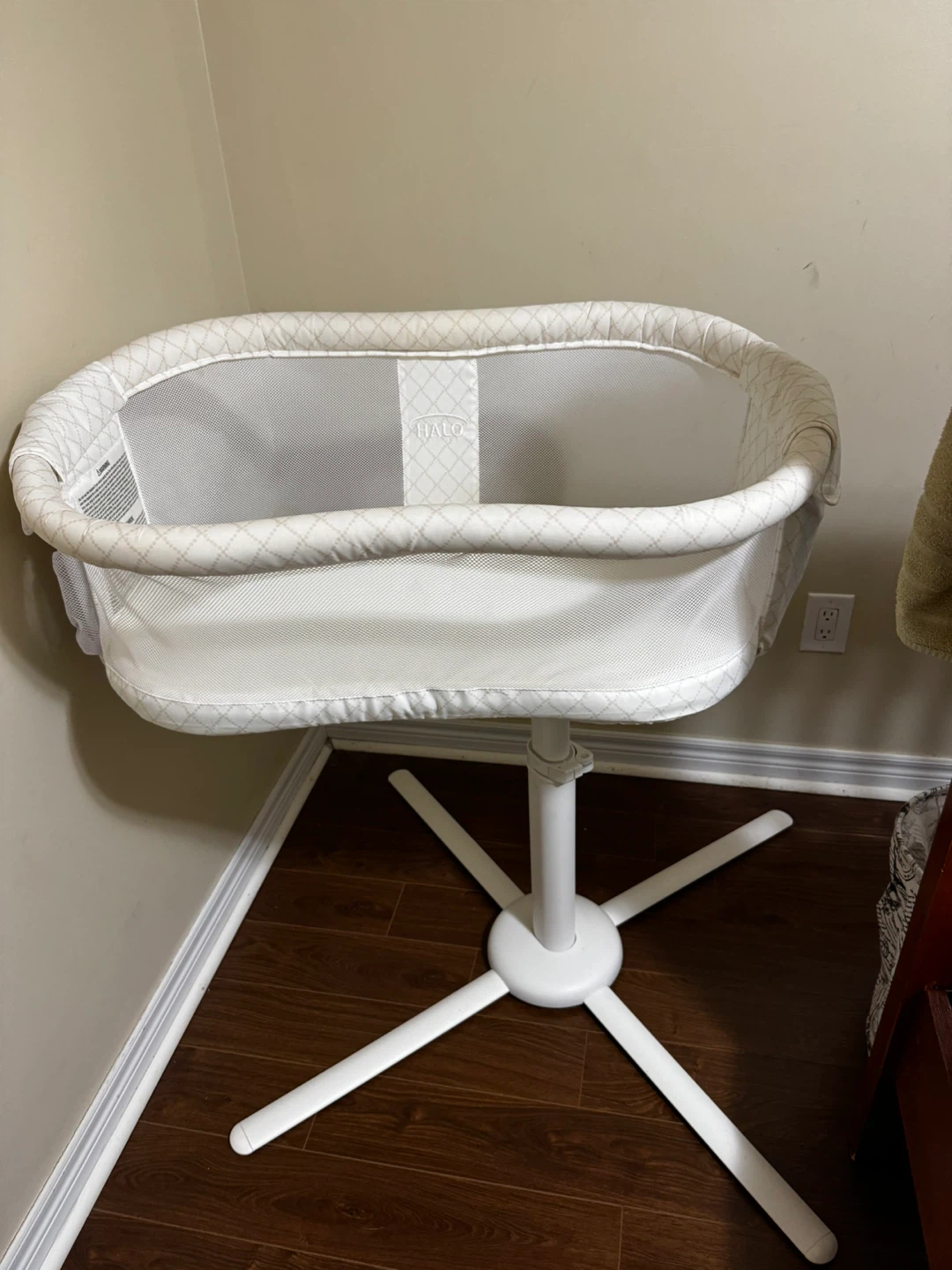 BassiNest (brand halo) Swivel Sleeper - photo 4