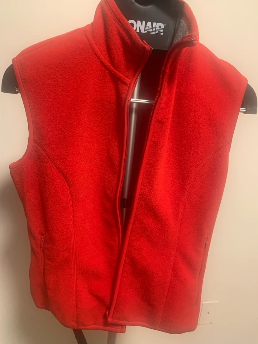 GAP Red Fleece Vest and North Face - photo 3