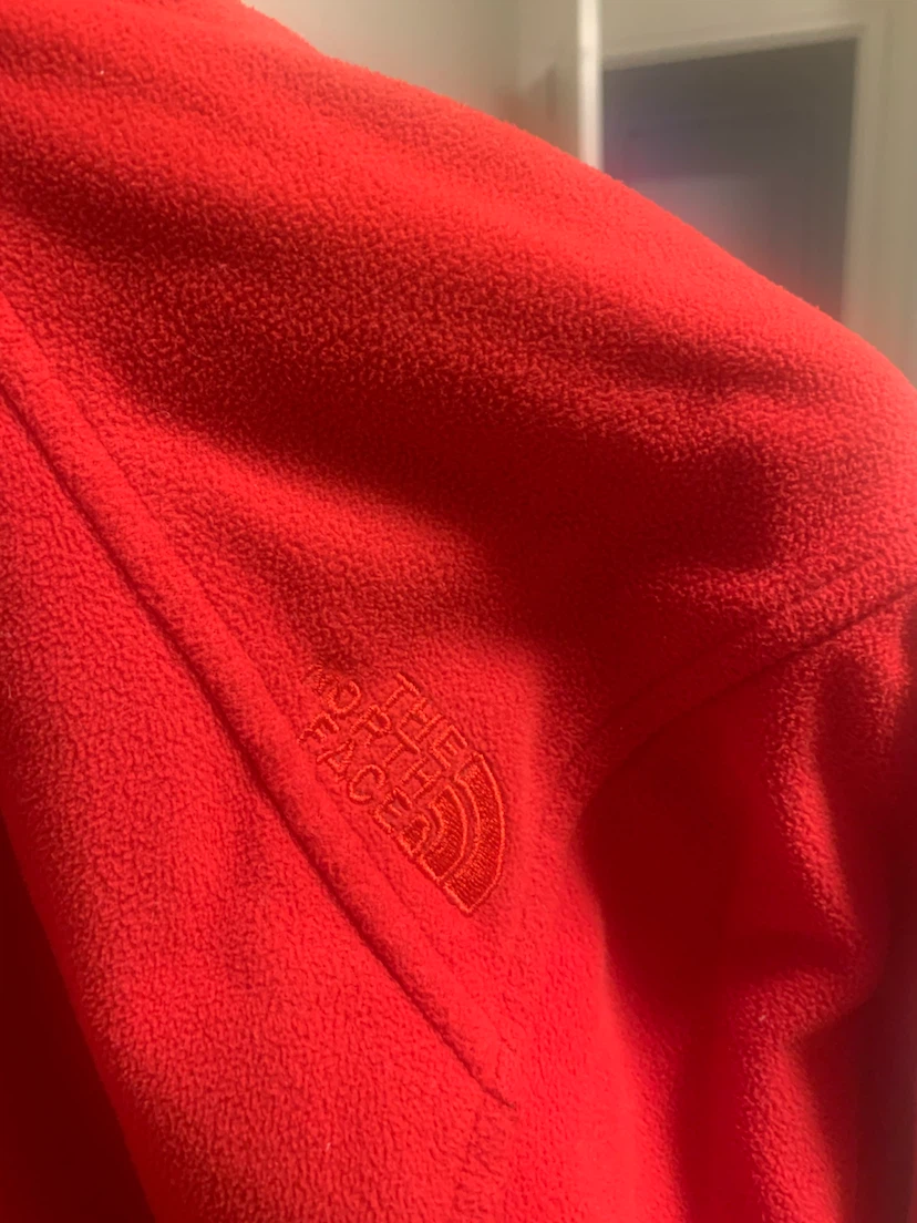GAP Red Fleece Vest and North Face - photo 5