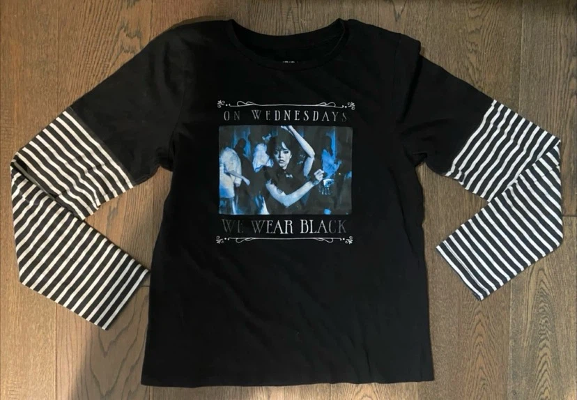 🏈 Wednesday Addams Long Sleeved Graphic Shirt L/G (10-12)