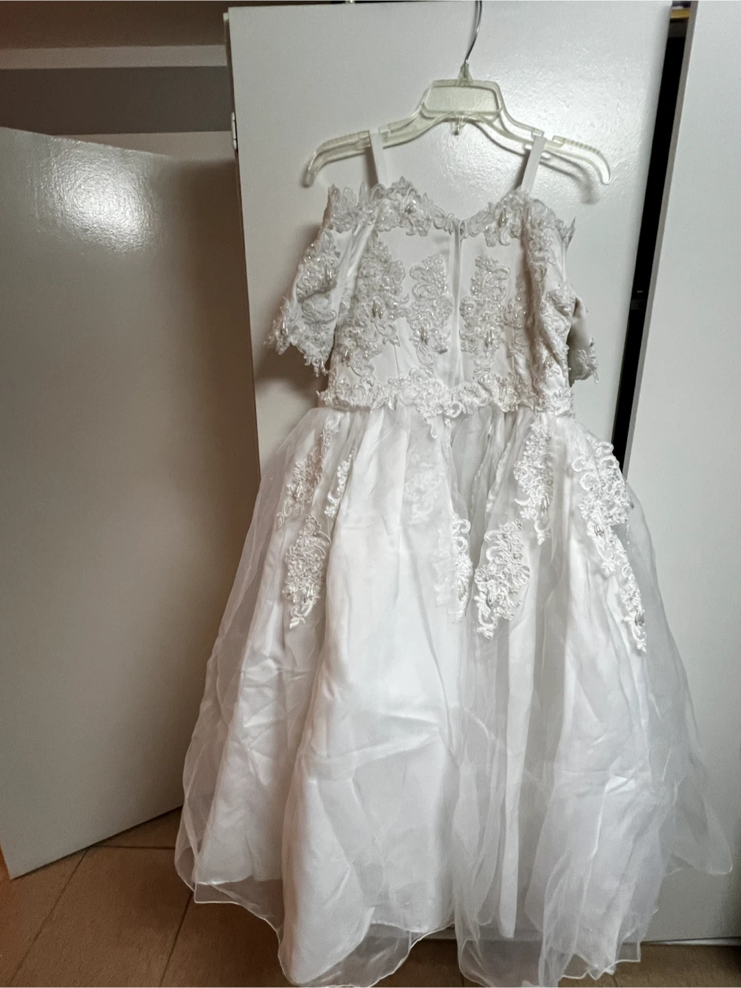 White Girl's  first communion costume made whit crown and veil - photo 2