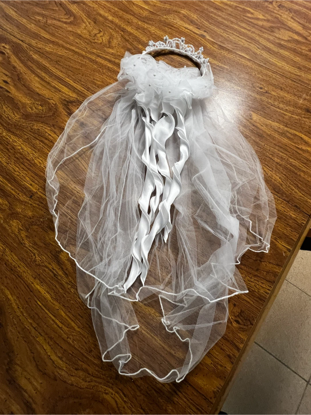 White Girl's  first communion costume made whit crown and veil - photo 4