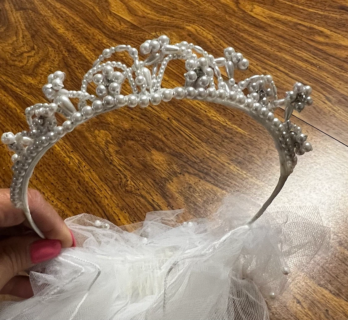 White Girl's  first communion costume made whit crown and veil - photo 5