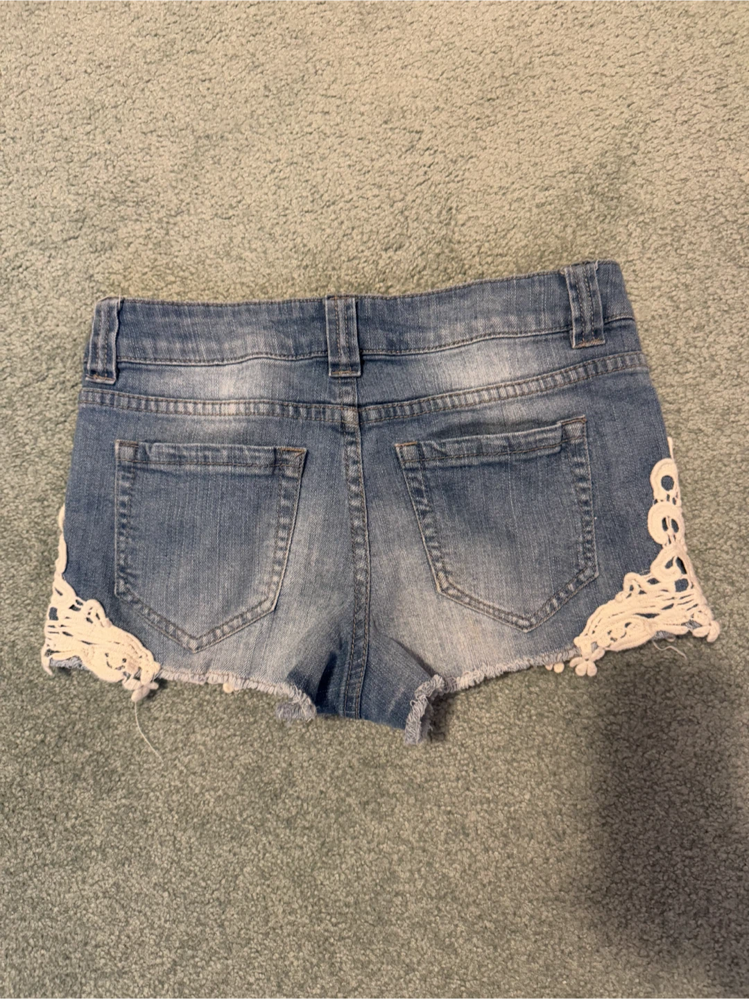 Forever 21 Denim Shorts with Lace Detail - S/26 - photo 2