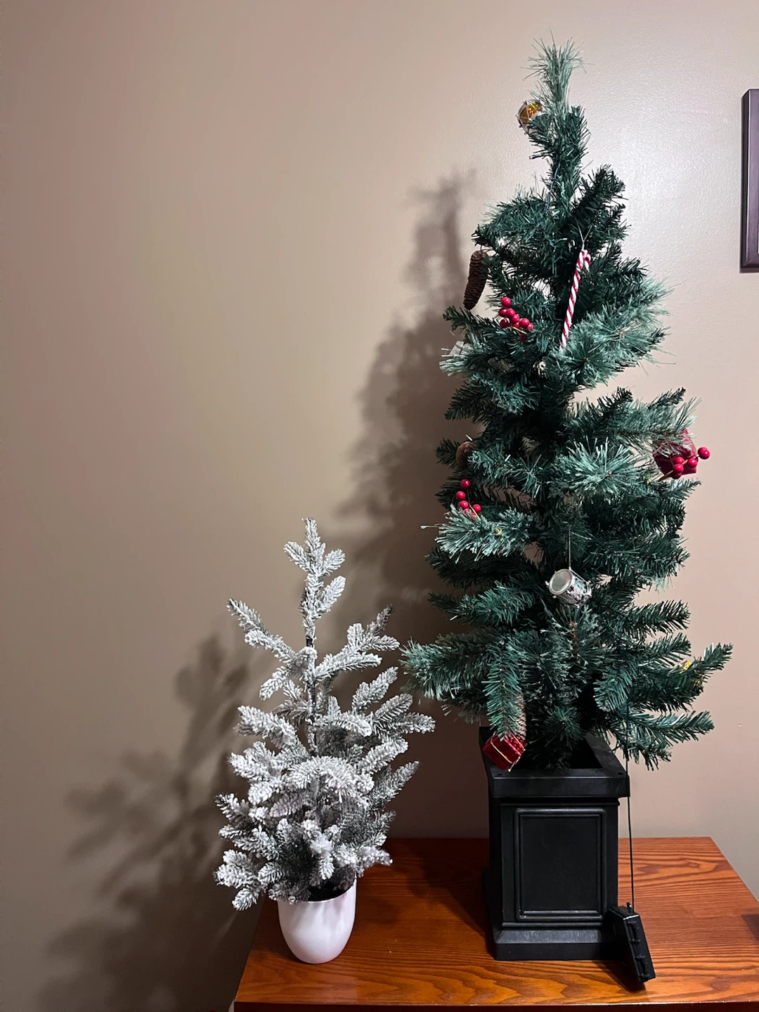 ARTIFICIAL POTTED CHRISTMAS TREES
