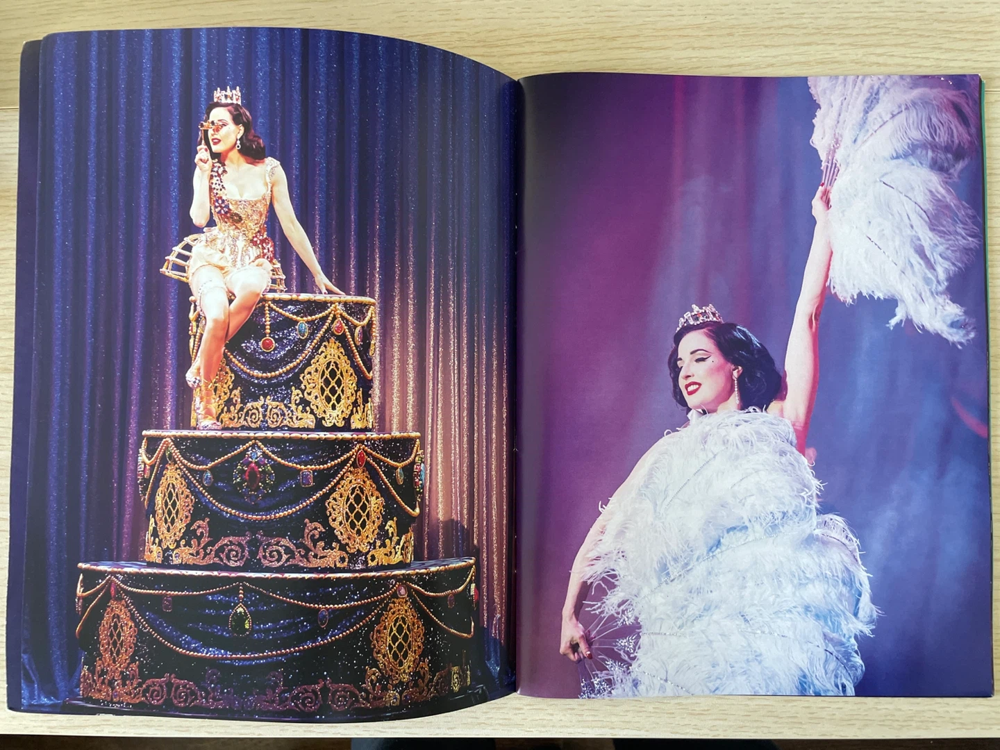 Dita Von Teese Signed photo album - photo 2