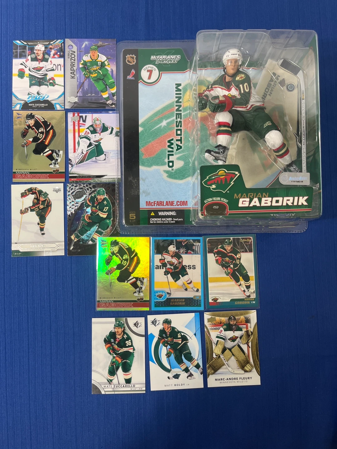 Sealed McFarlane Marian Gaborik Figure + 13 FREE Wild Cards - photo 2
