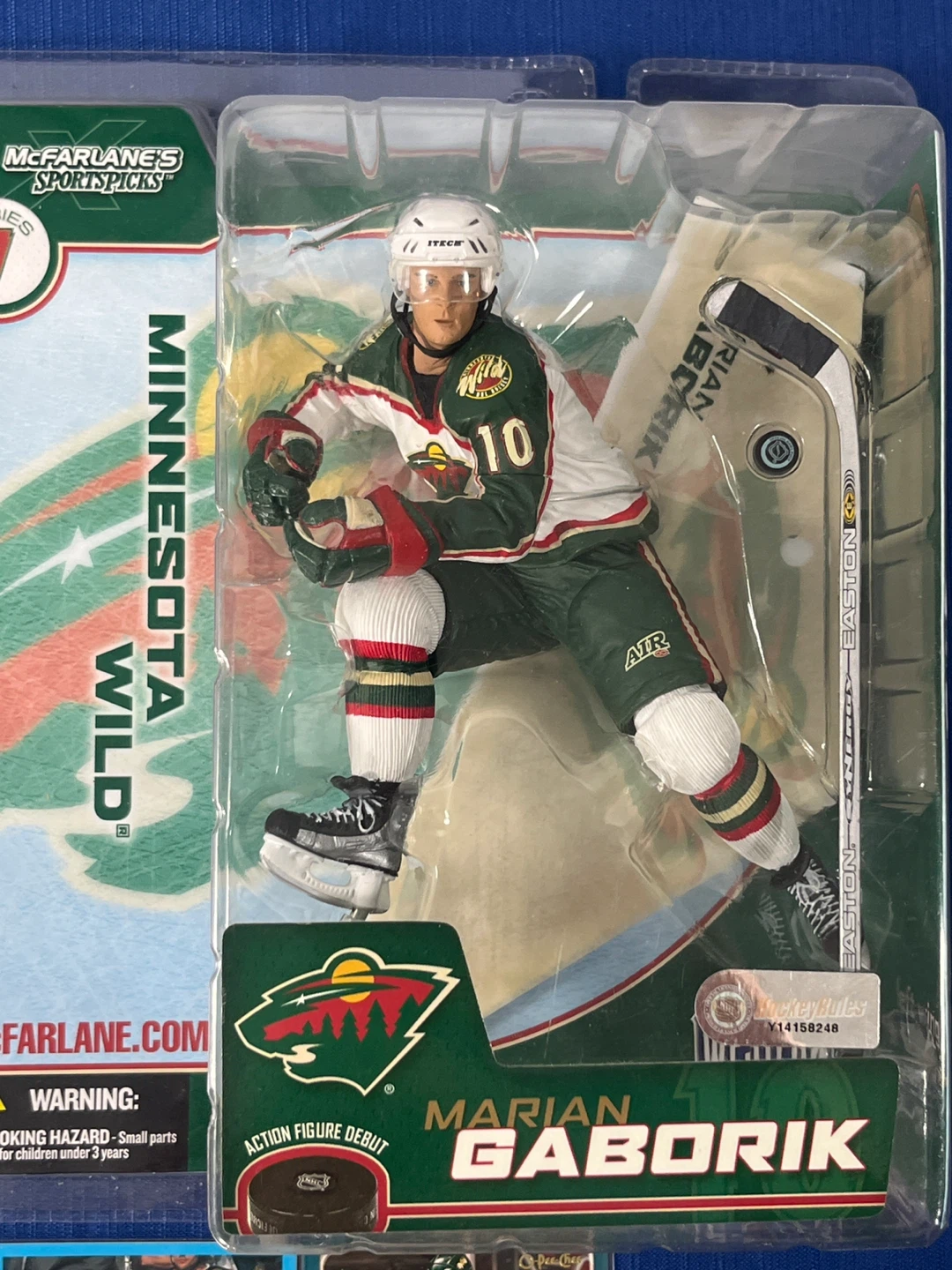 Sealed McFarlane Marian Gaborik Figure + 13 FREE Wild Cards - photo 3