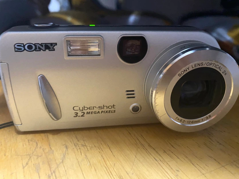 Sony Cyber-shot DSC-P52 Digital Camera(no memory) - photo 2