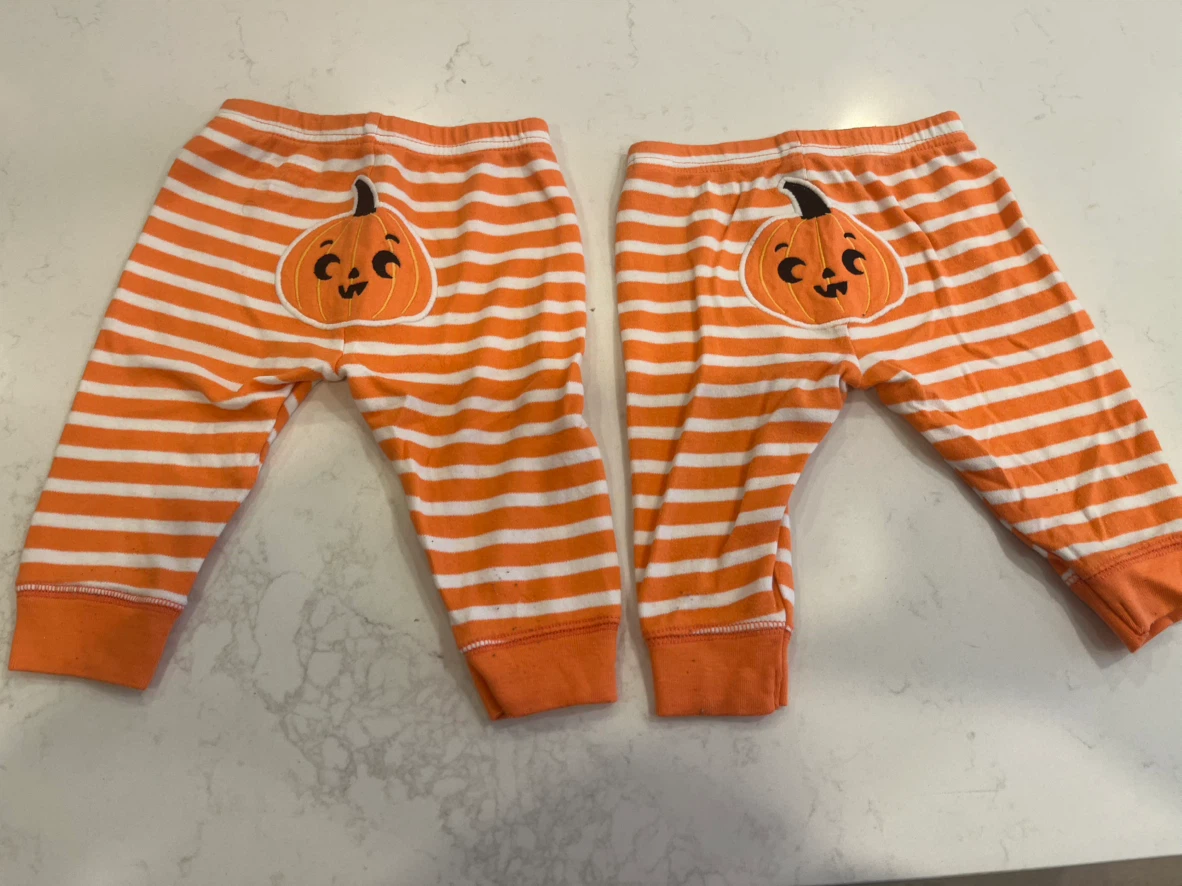 2 Baby  Halloween Outfits 6 each one has.  2 pieces - photo 4