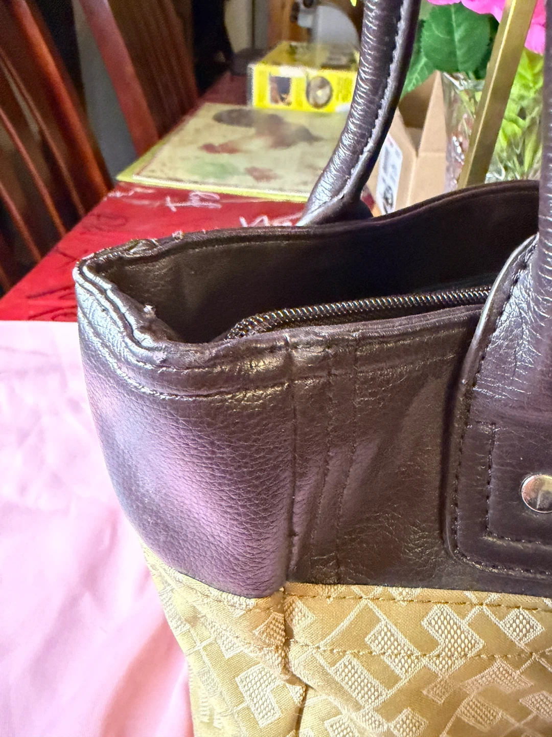 Tommy Hilfiger Monogram Handbag - photo 3