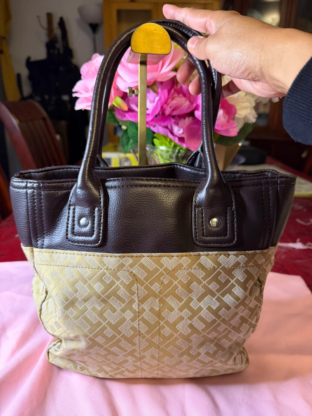 Tommy Hilfiger Monogram Handbag - photo 5