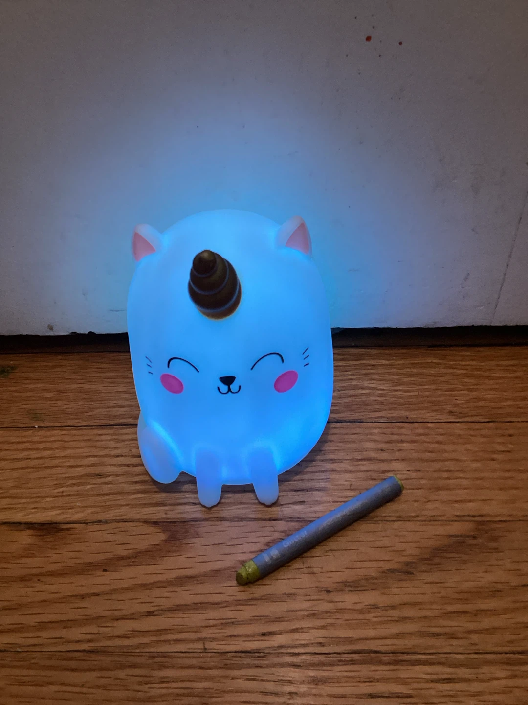 🏈 Color-Changing Unicorn Cat Night Light - photo 2