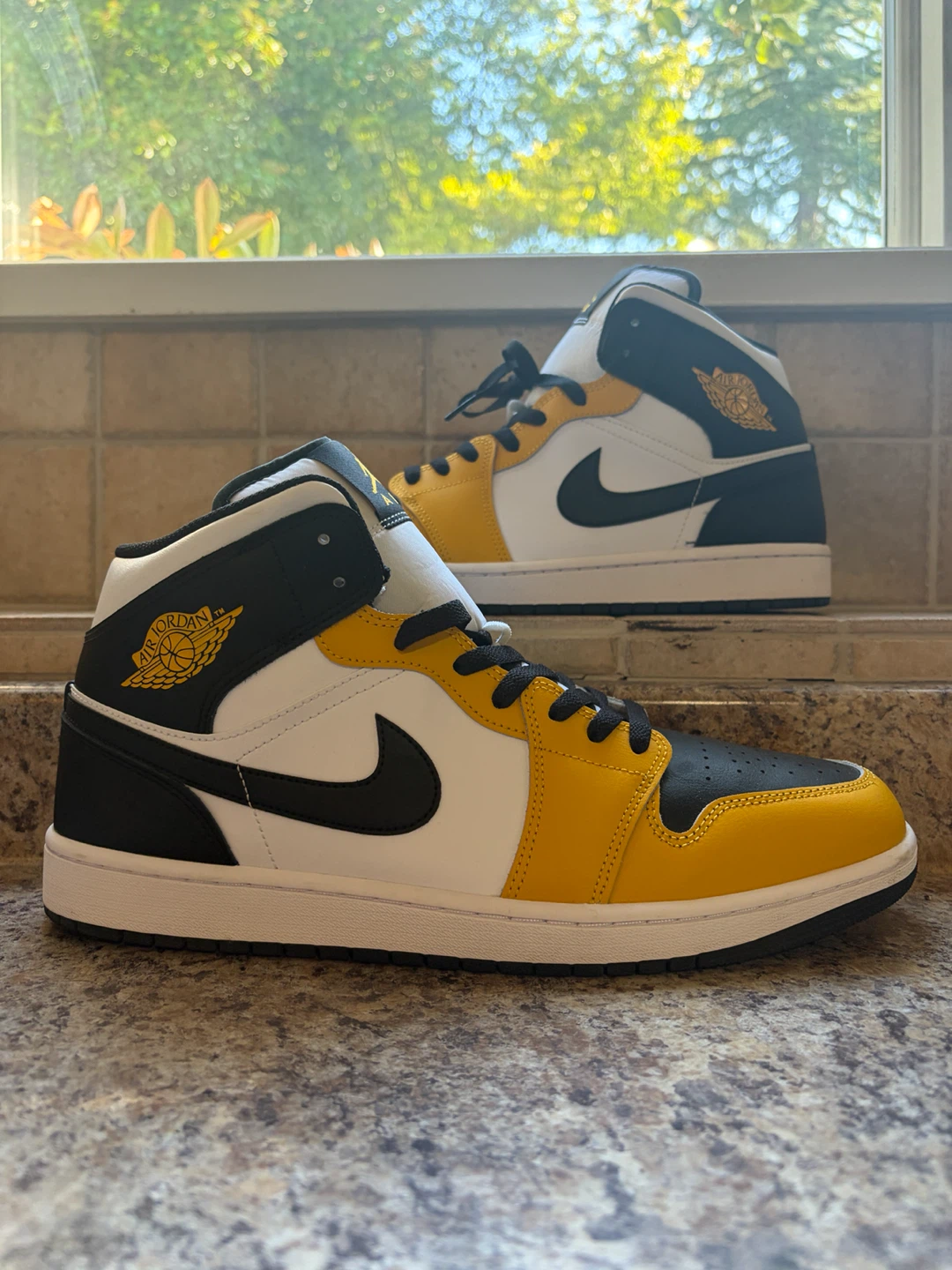 Nike Air Jordan 1 Mid Yellow/Black