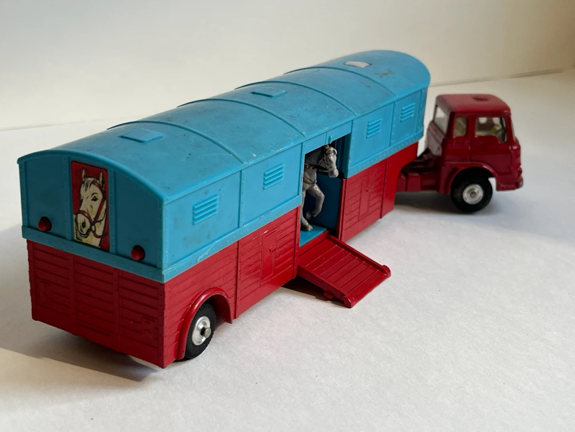 Corgi Major Toys Chipperfields Circus Horse Box 🏈