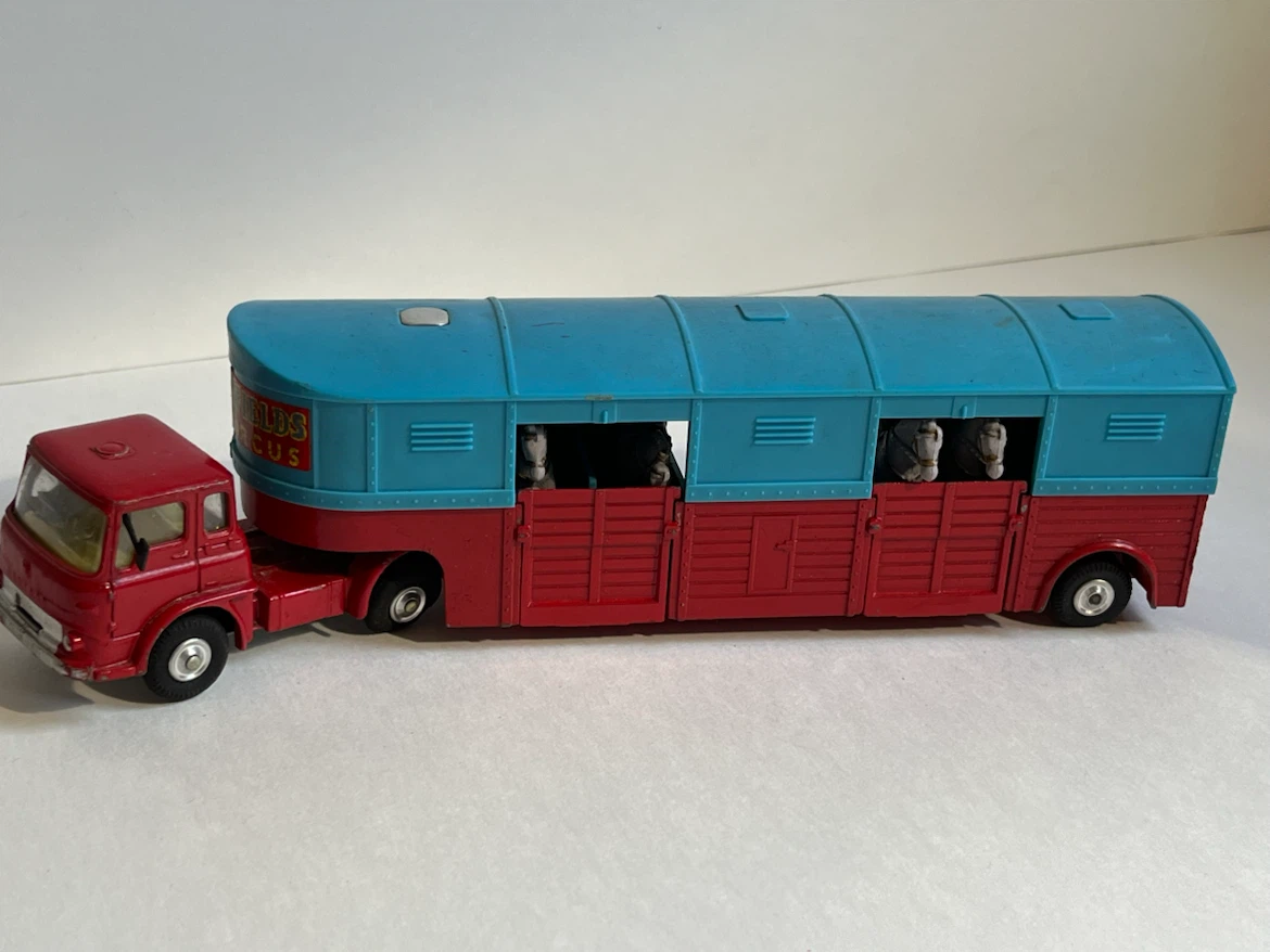 Corgi Major Toys Chipperfields Circus Horse Box 🏈 - photo 3