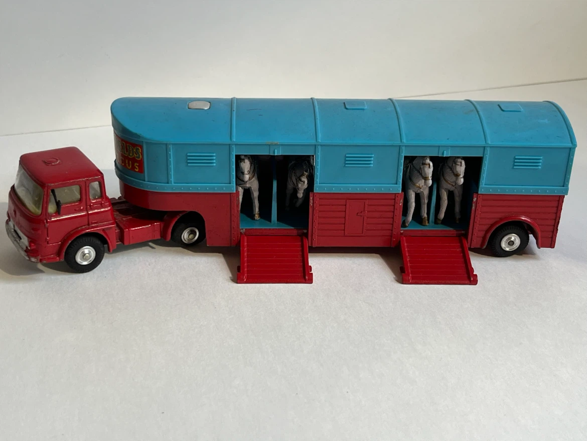 Corgi Major Toys Chipperfields Circus Horse Box 🏈 - photo 4