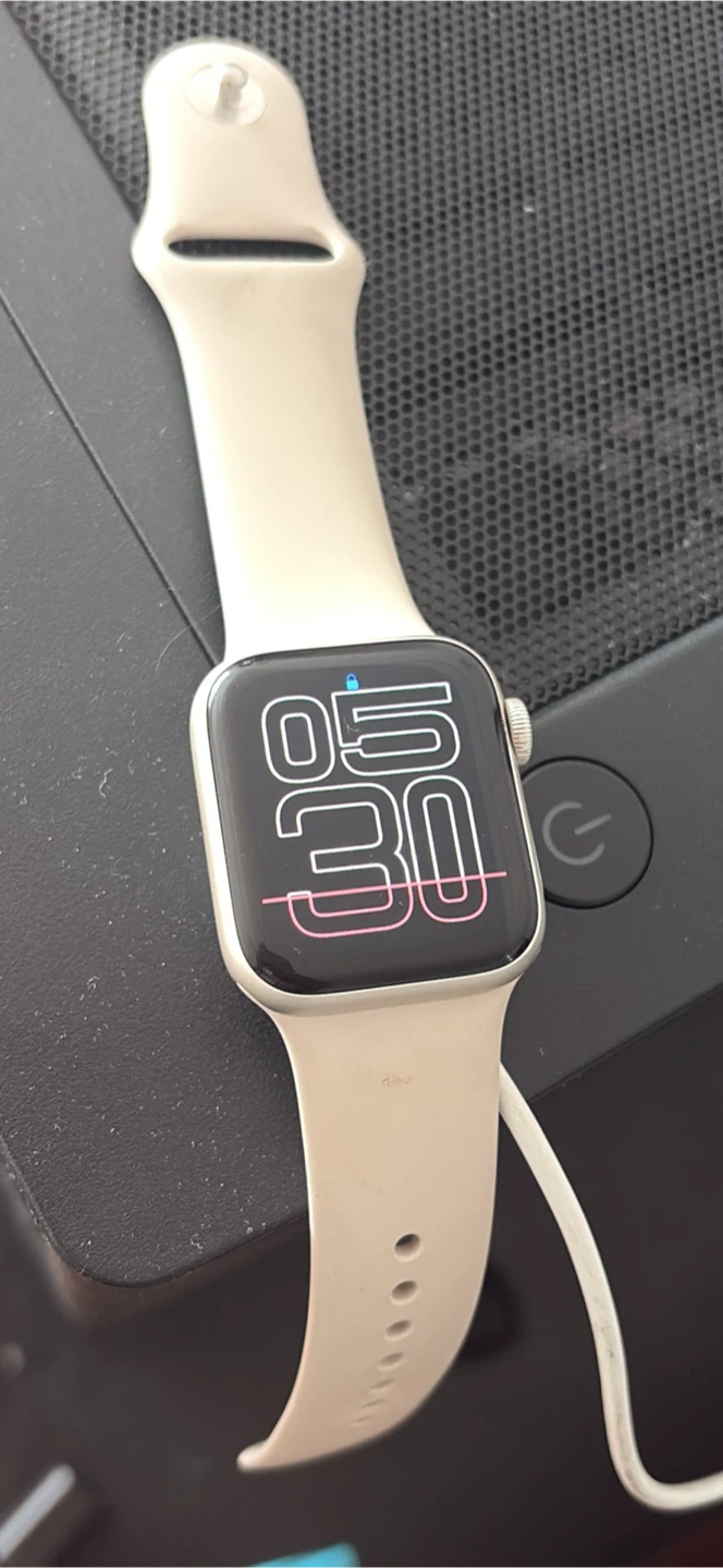 Apple Watch SE 3 40mm Aluminum case