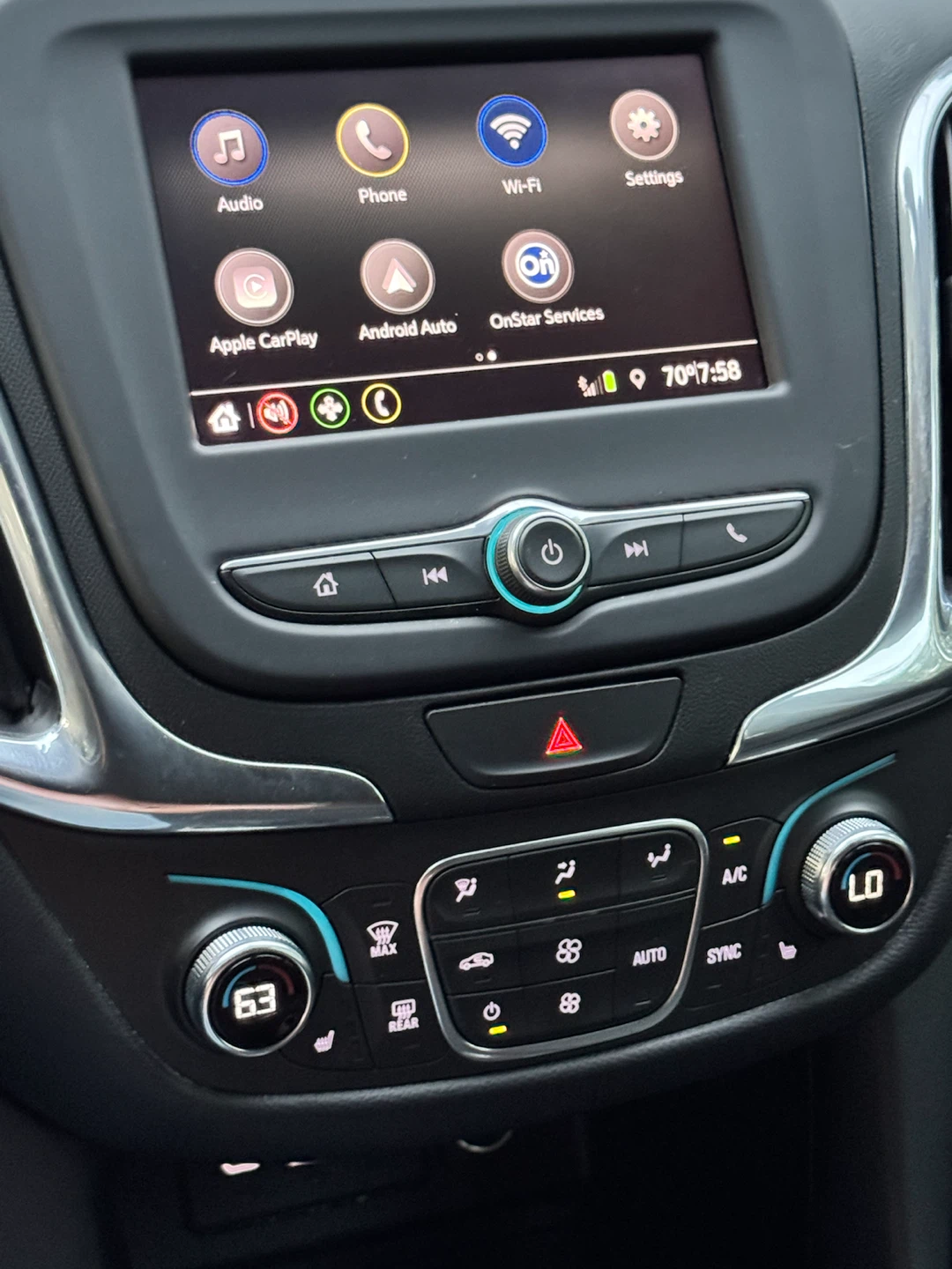 Red Chevrolet Equinox - photo 5