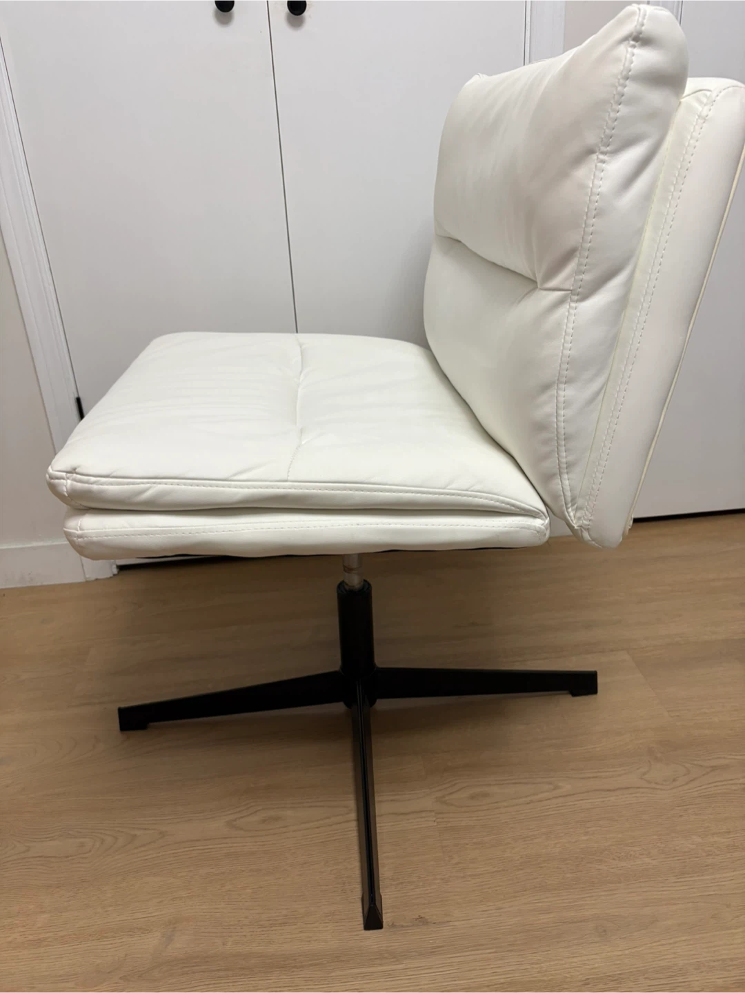 White Faux Leather Swivel Office Chair - photo 2