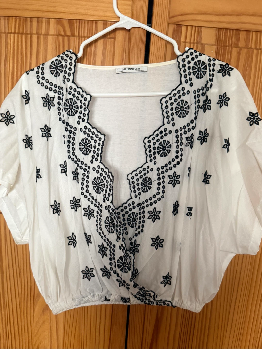 🏈Zara Trafaluc White Embroidered Crop Top