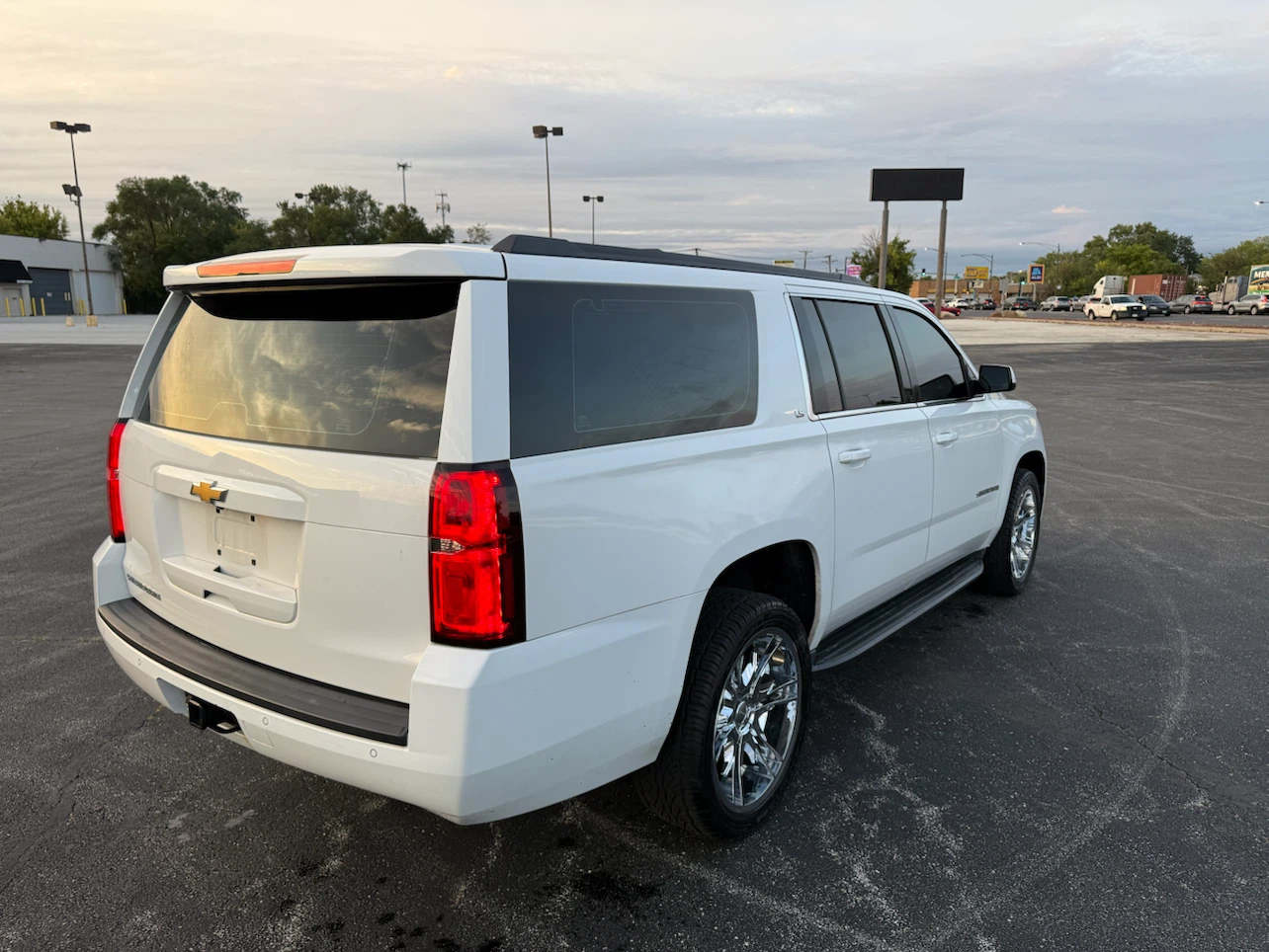 2016 Chevrolet Suburban Commercial LS - photo 4
