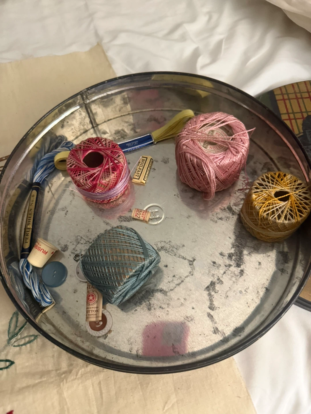 Vintage Mrs. Steven's Tin with Embroidery Supplies - photo 2