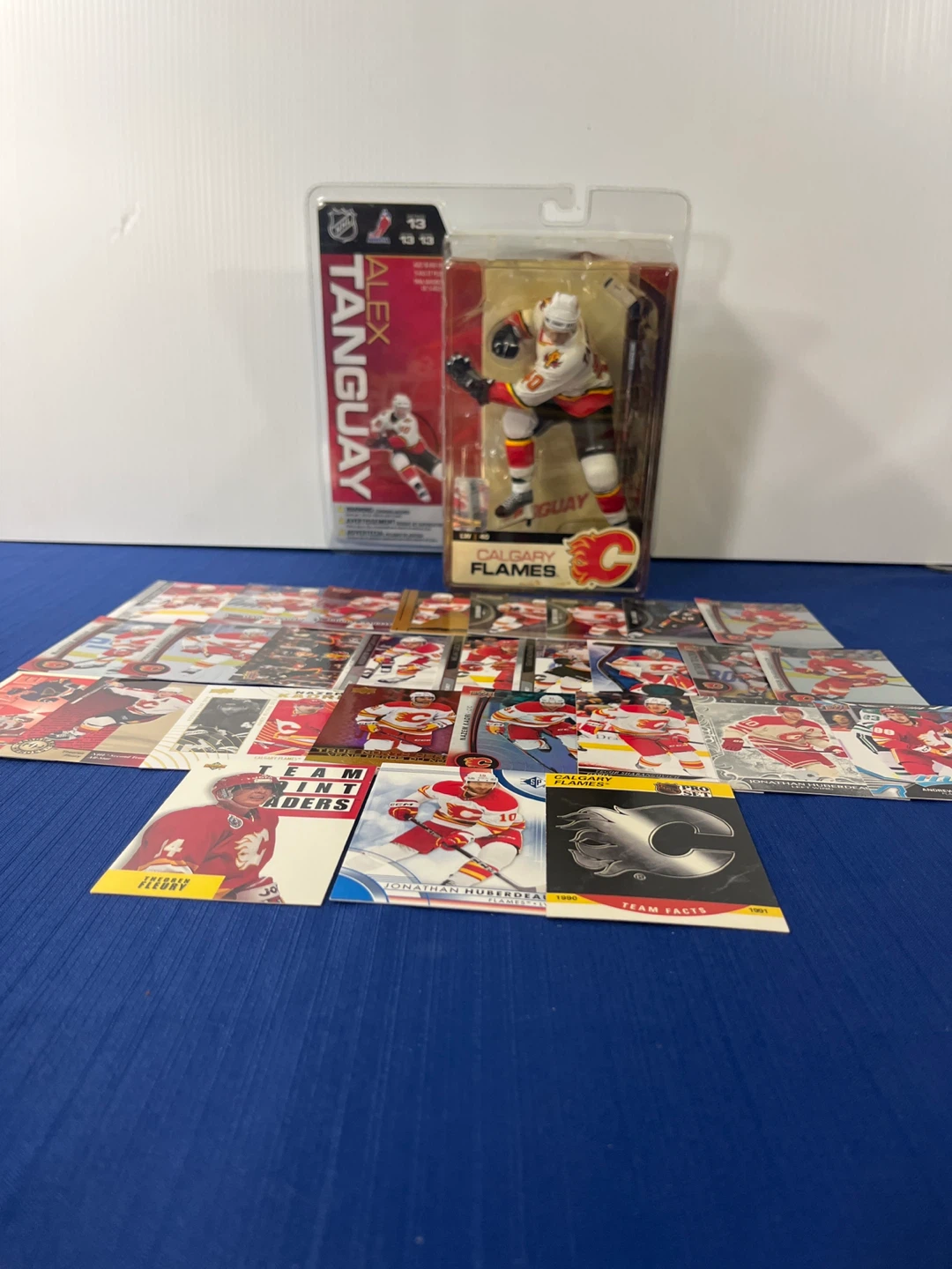 New Alex Tanguay Figure + FREE 20+ Calgary Flames Card Lot! 🔥