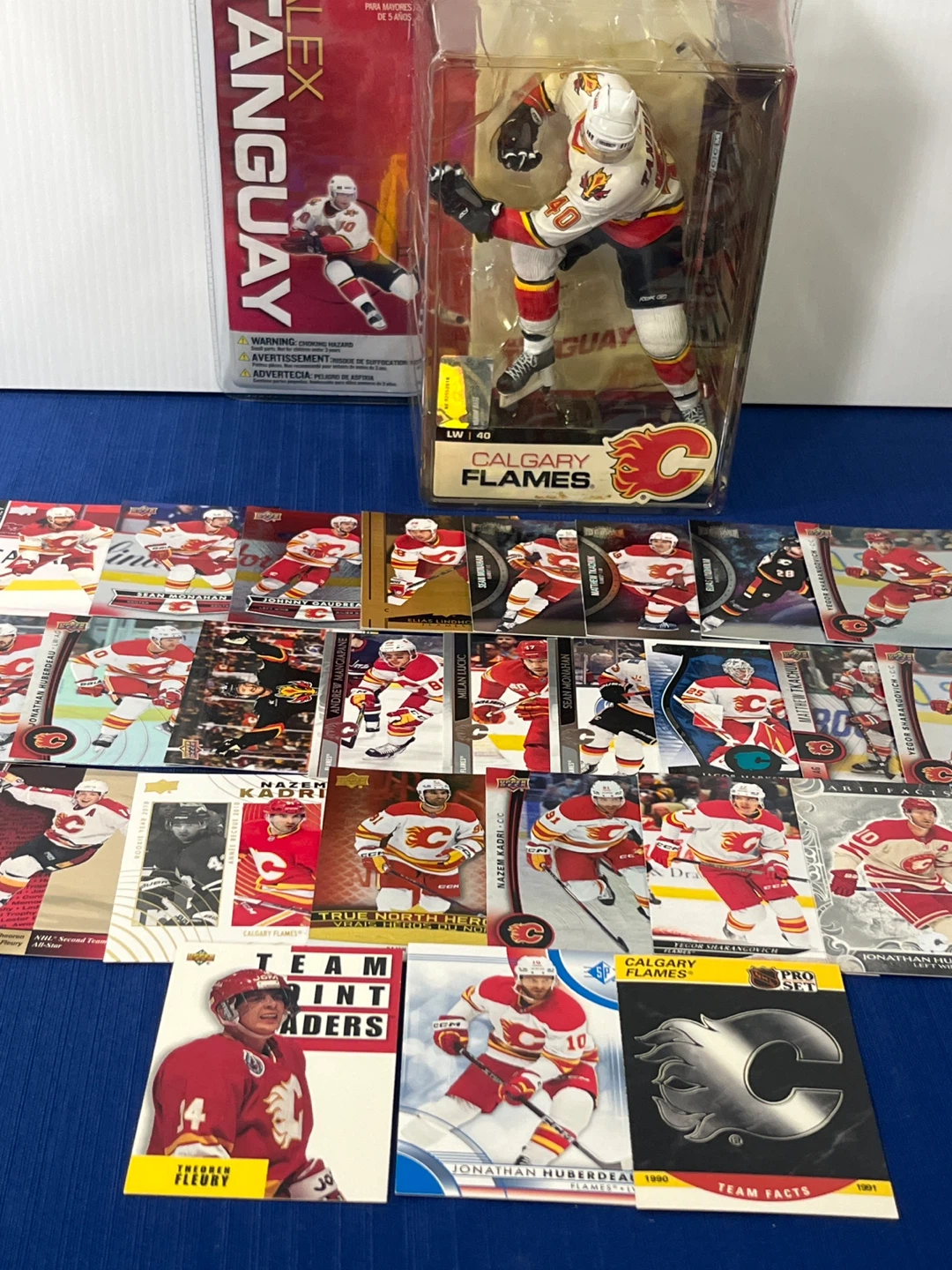New Alex Tanguay Figure + FREE 20+ Calgary Flames Card Lot! 🔥 - photo 2