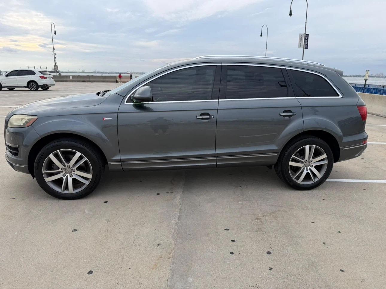 Audi Q7 SUV - photo 4