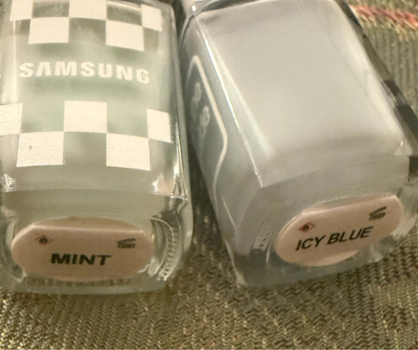 🏈Two Samsung Branded Nail Polishes - photo 2