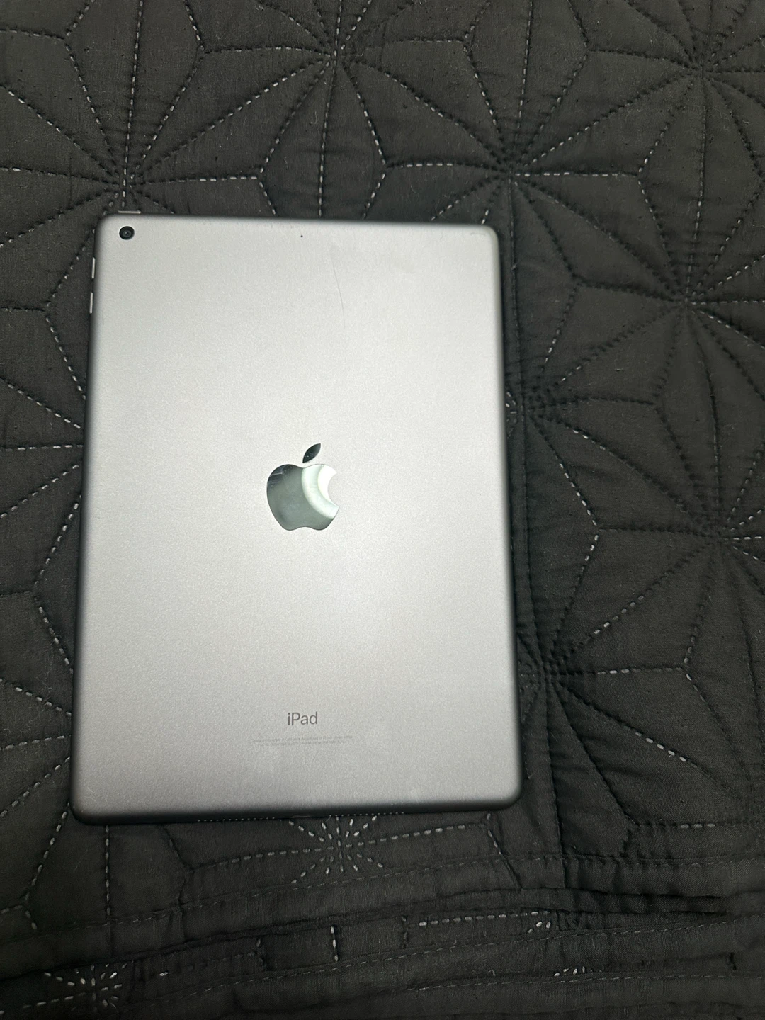 Apple 6th Gen iPad Tablet - Black Front, Silver Edge 32GB - photo 2