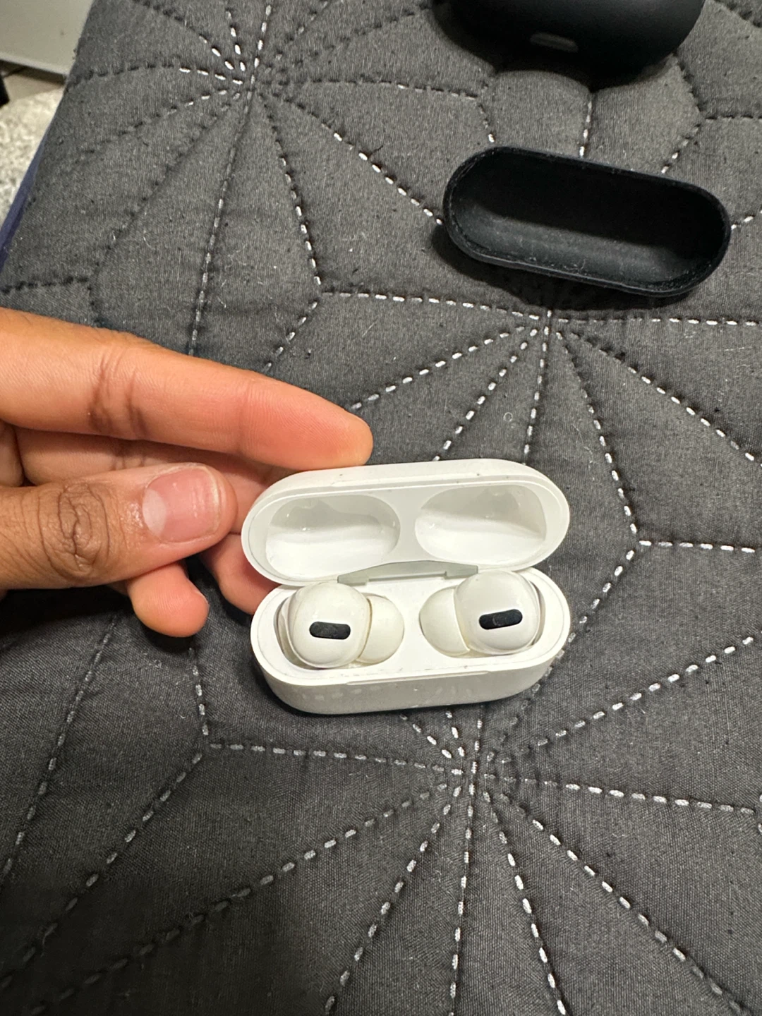 AirPods Pro 1 (2019) Charging Case - photo 2