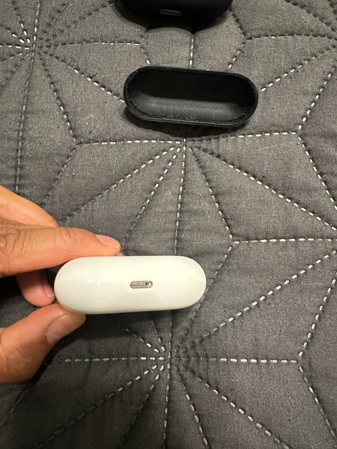 AirPods Pro 1 (2019) Charging Case - photo 4